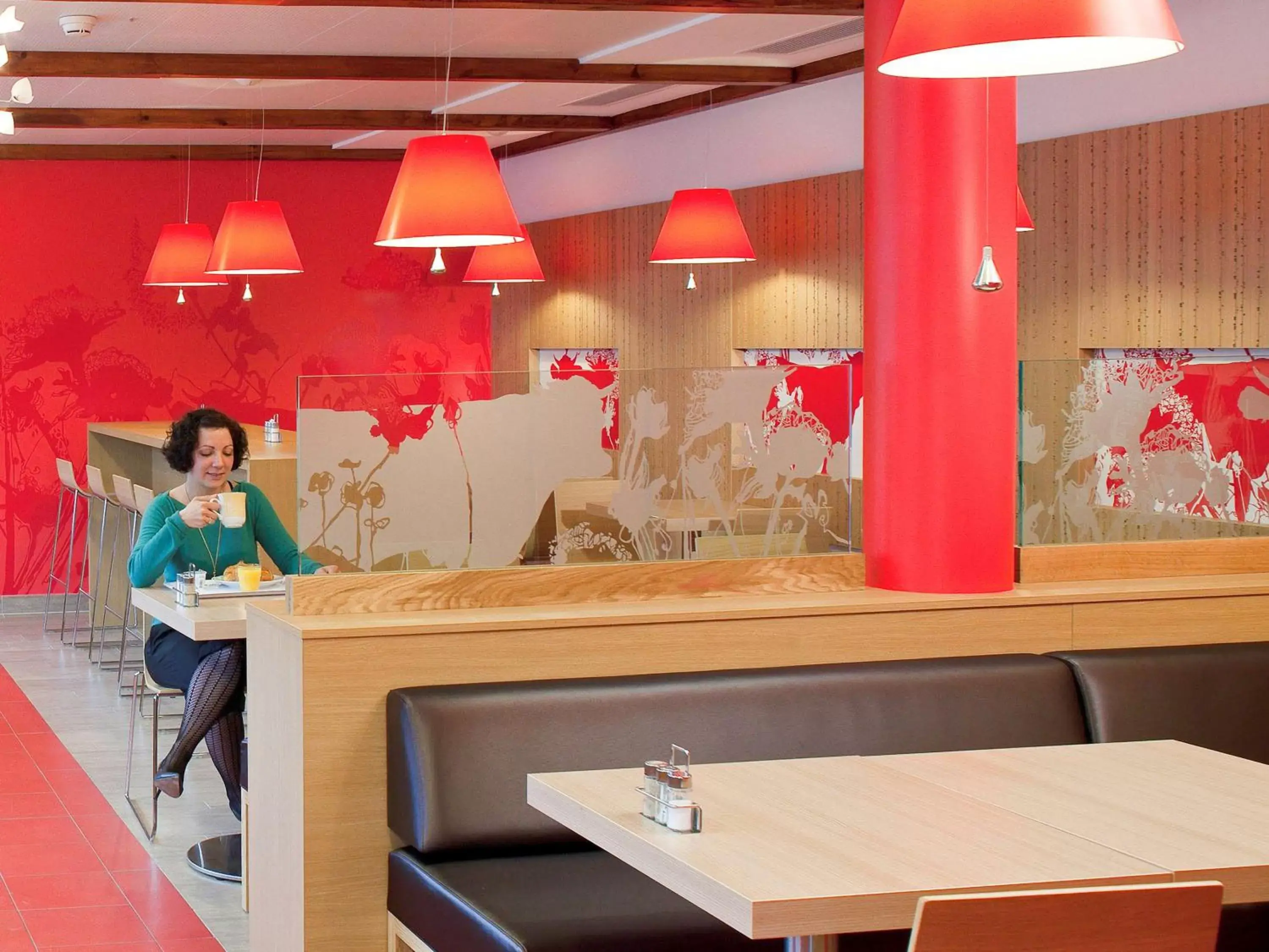 Restaurant/places to eat in ibis Genève Petit Lancy