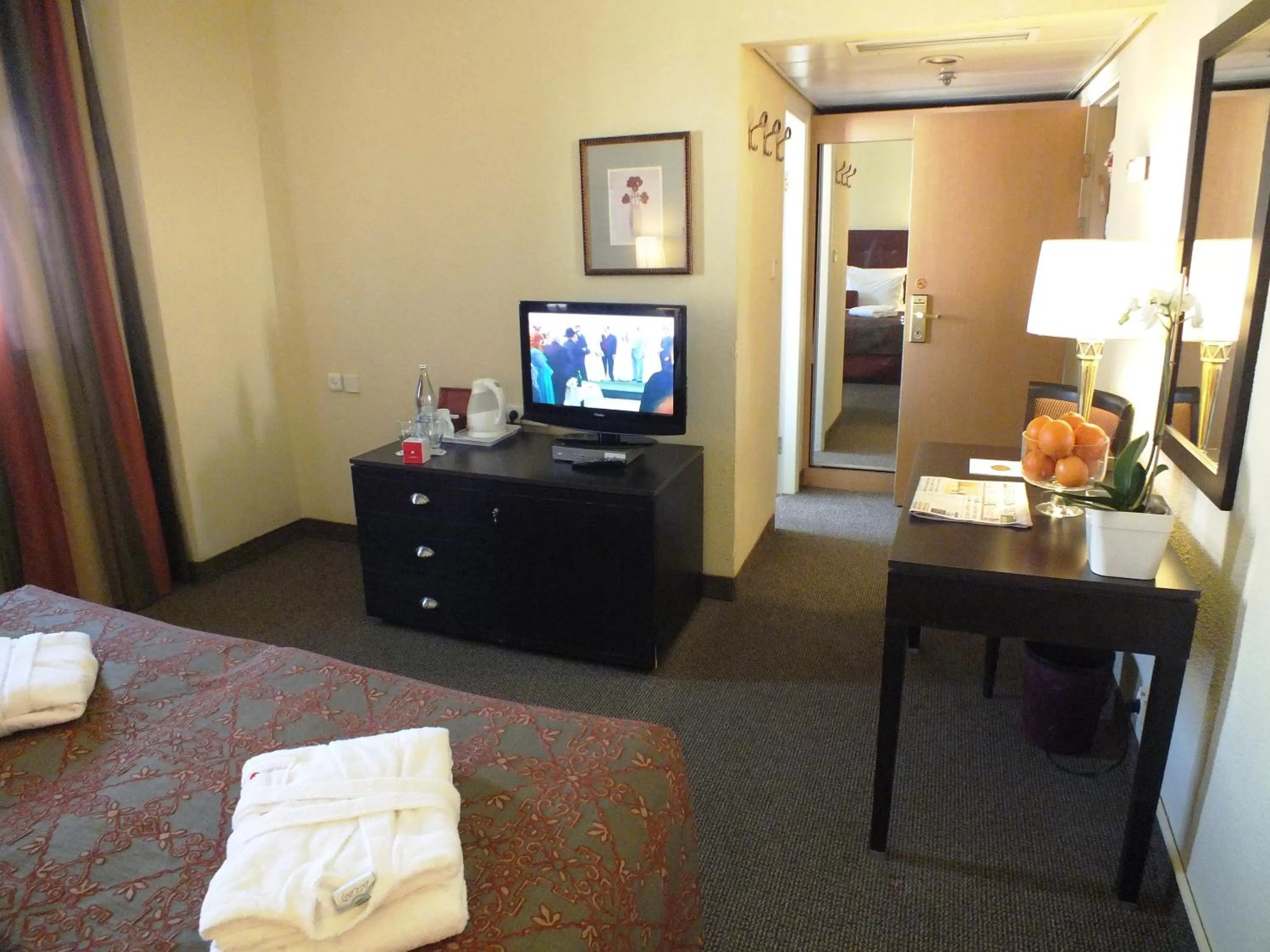 TV and multimedia, Bed in Prima Kings Hotel