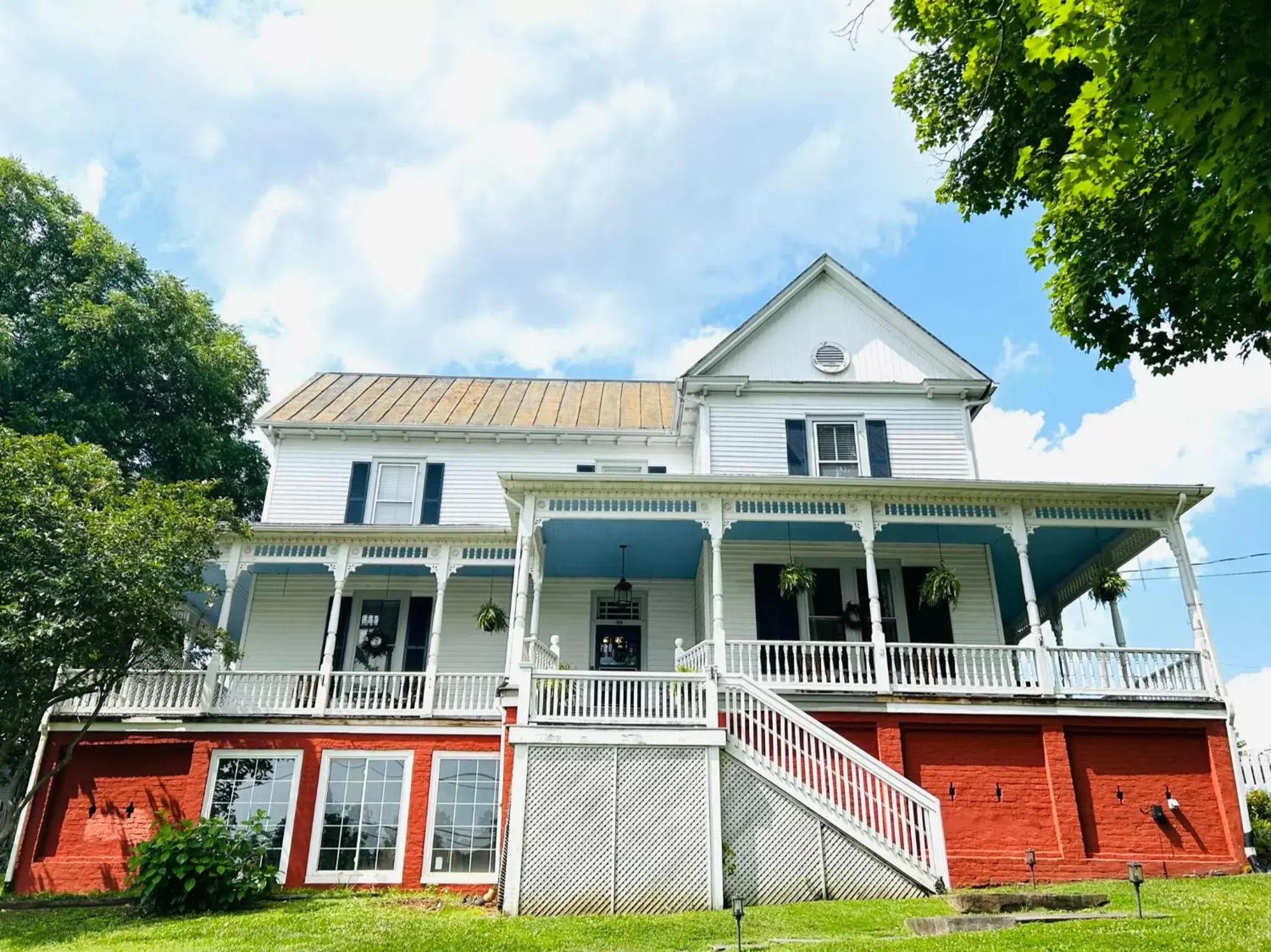 Property Building in The Claiborne Bed and Breakfast