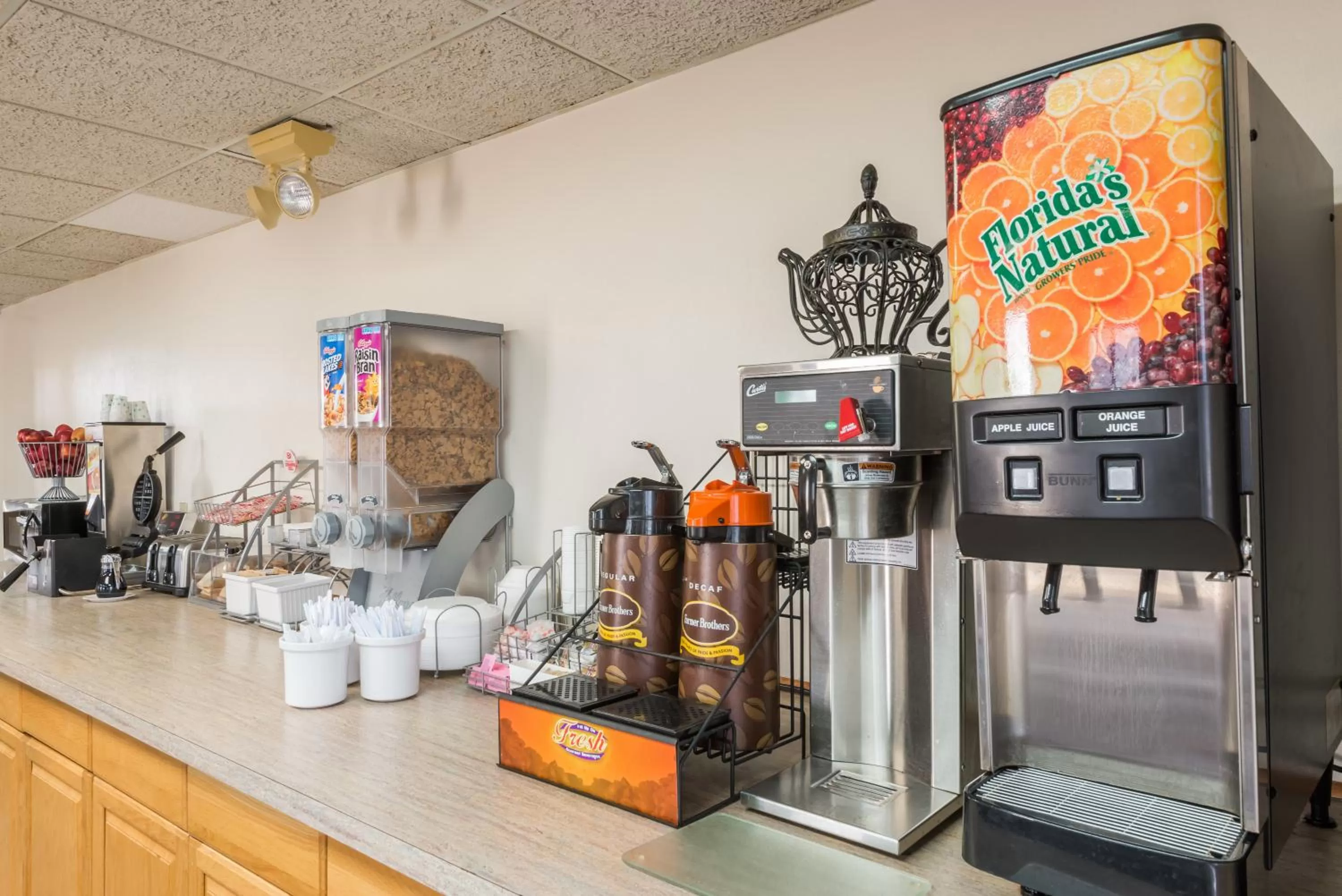 Breakfast in Super 8 by Wyndham Miamisburg Dayton S Area OH