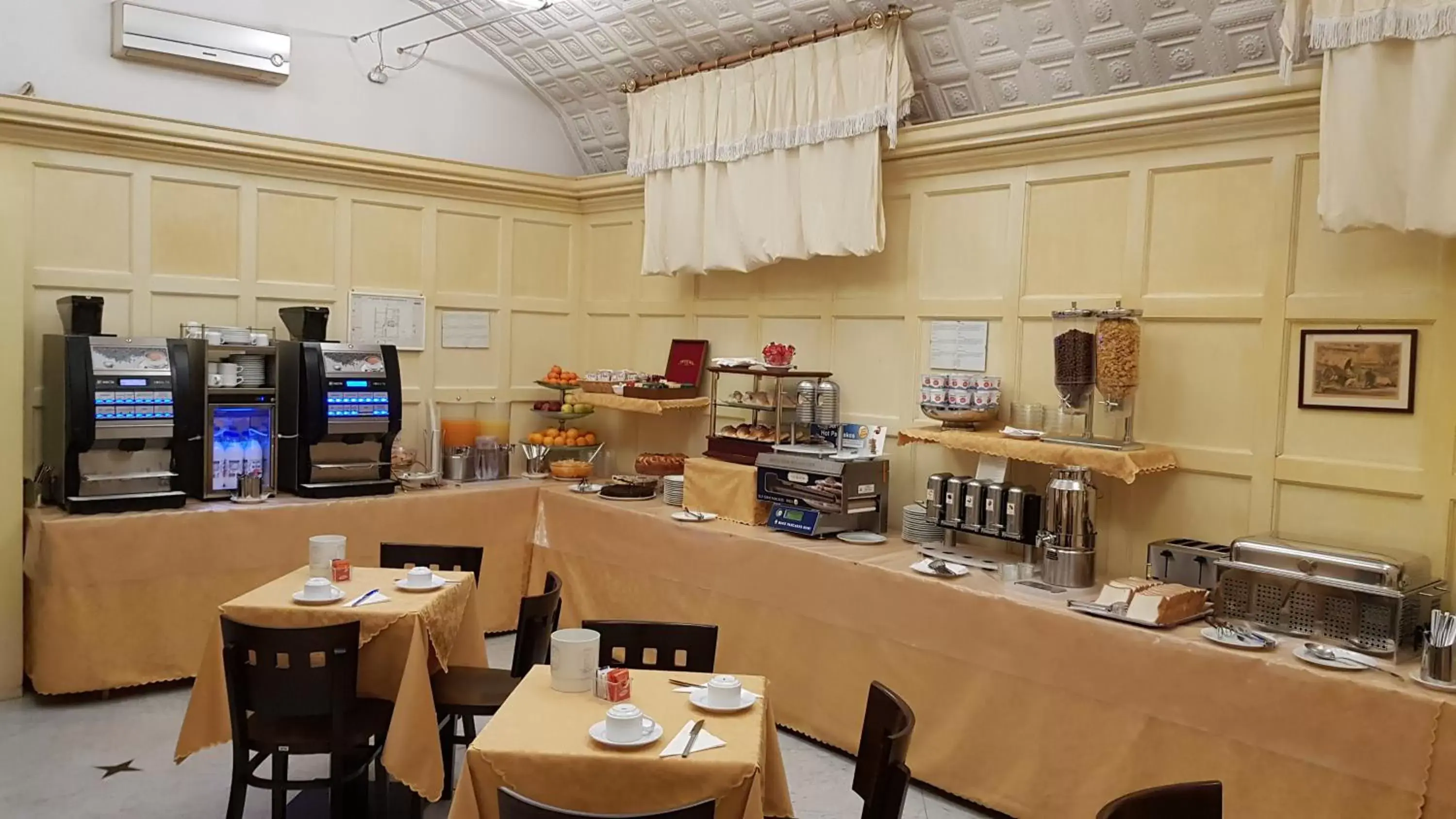 Buffet breakfast, Restaurant/Places to Eat in Hotel Virgilio