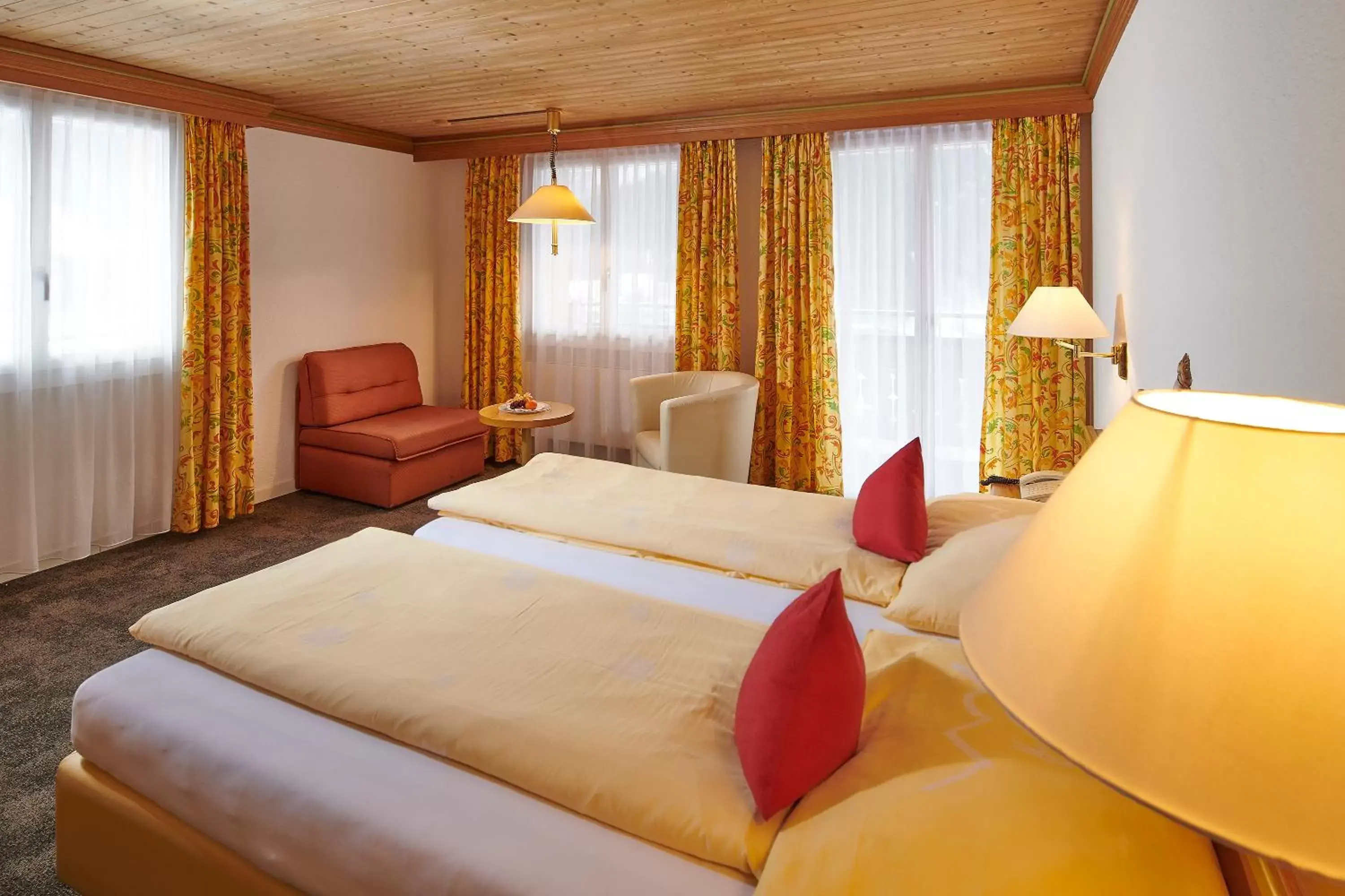 Photo of the whole room, Bed in Hotel Central Wolter - Grindelwald