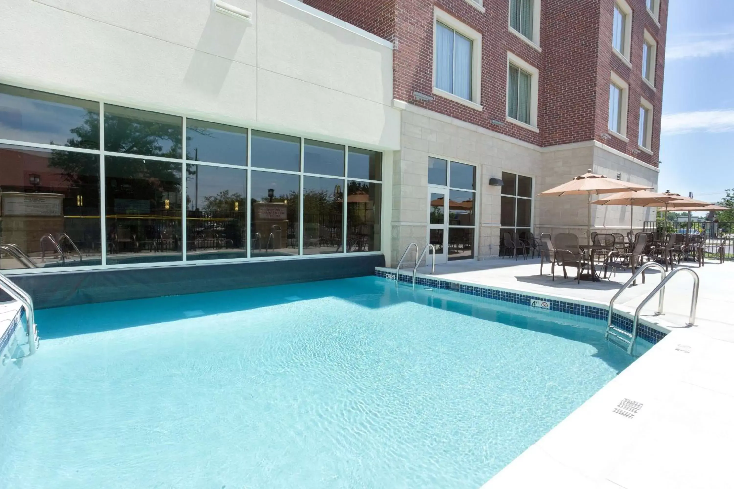 Activities, Swimming Pool in Drury Inn & Suites Grand Rapids