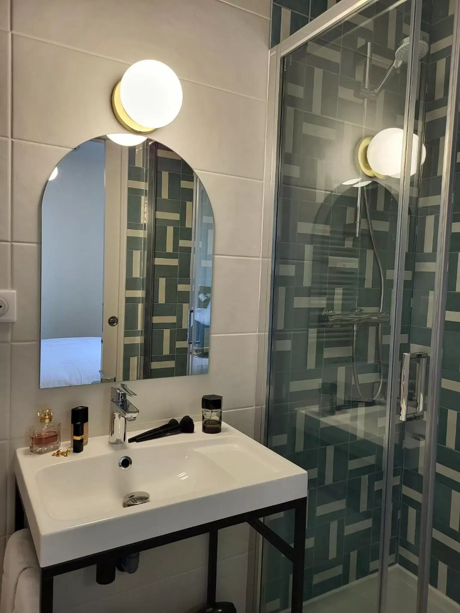 Bathroom in Mage hôtels - Hôtel la grenette - Brasserie Bonté Divine