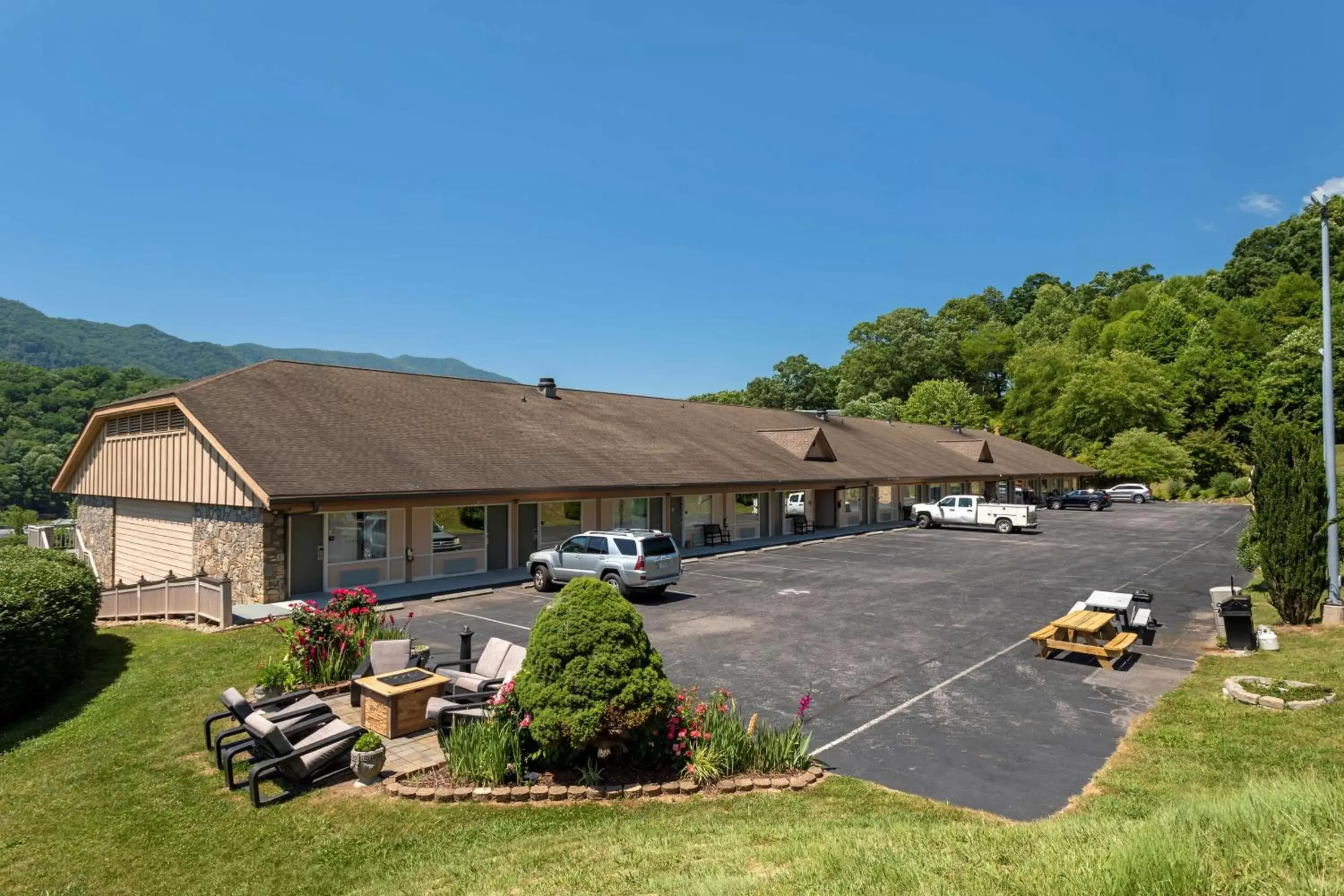 Property building in Best Western Smoky Mountain Inn