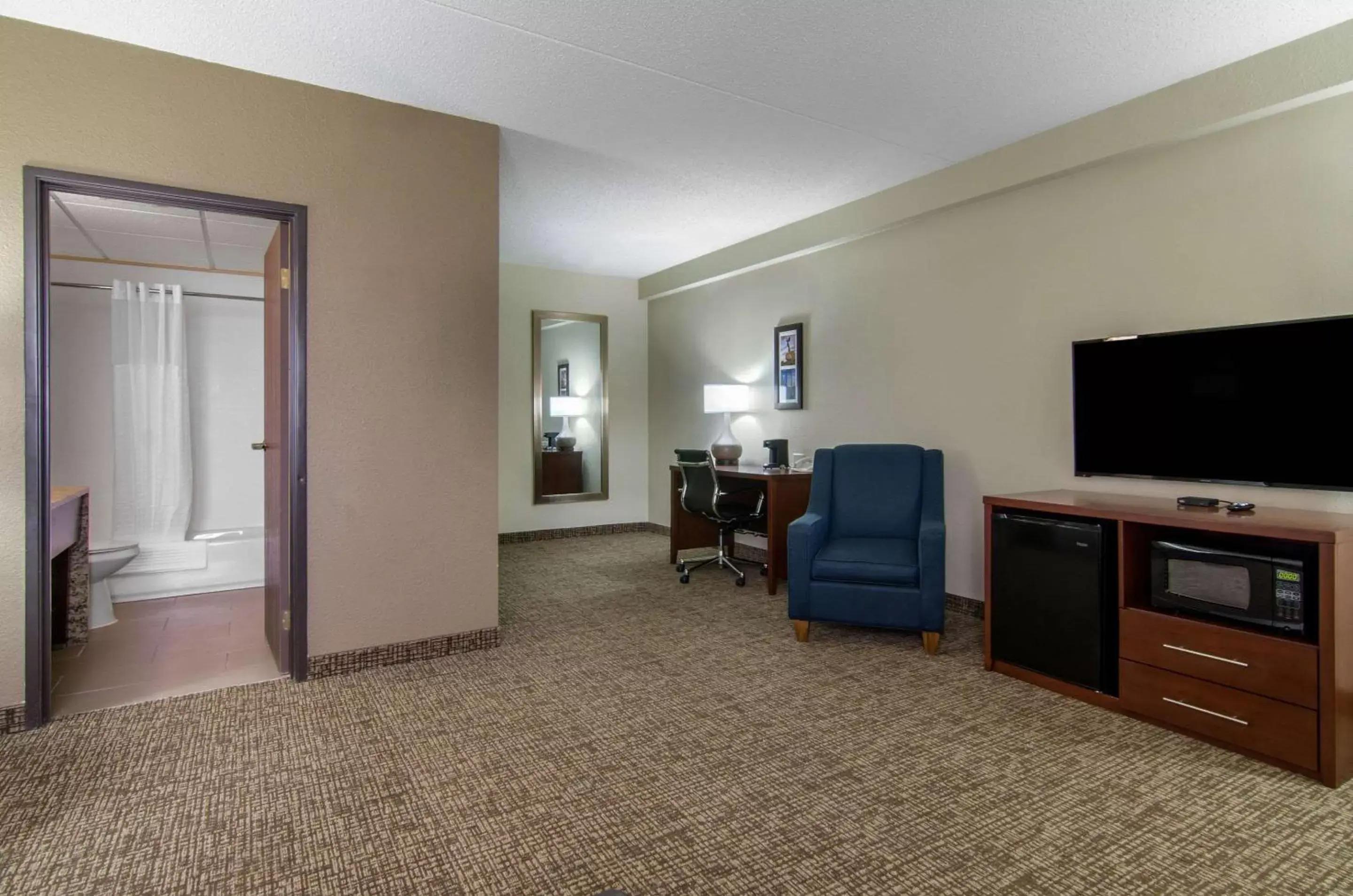 Photo of the whole room, TV/Entertainment Center in Comfort Inn & Suites