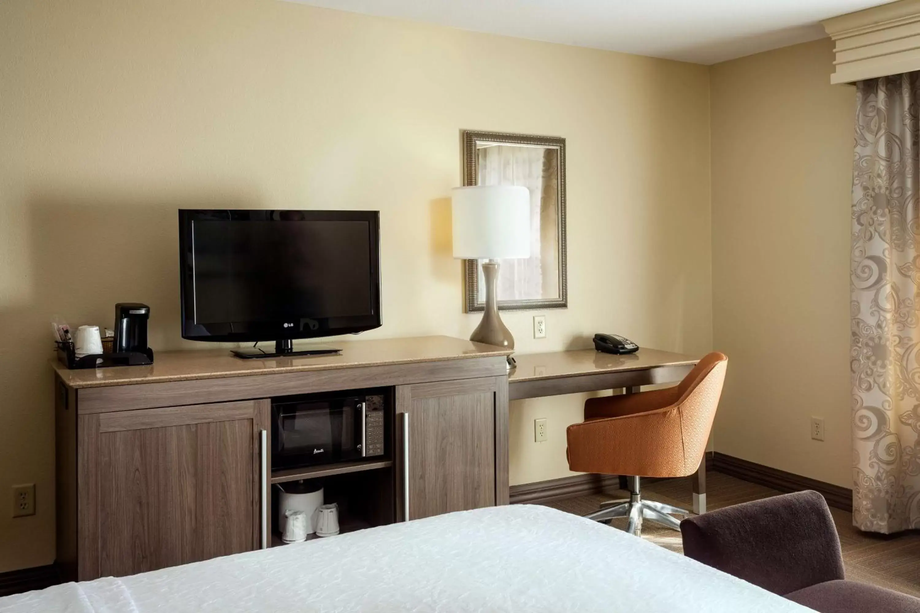 Bed, TV/Entertainment Center in Hampton Inn & Suites Las Vegas-Red Rock/Summerlin