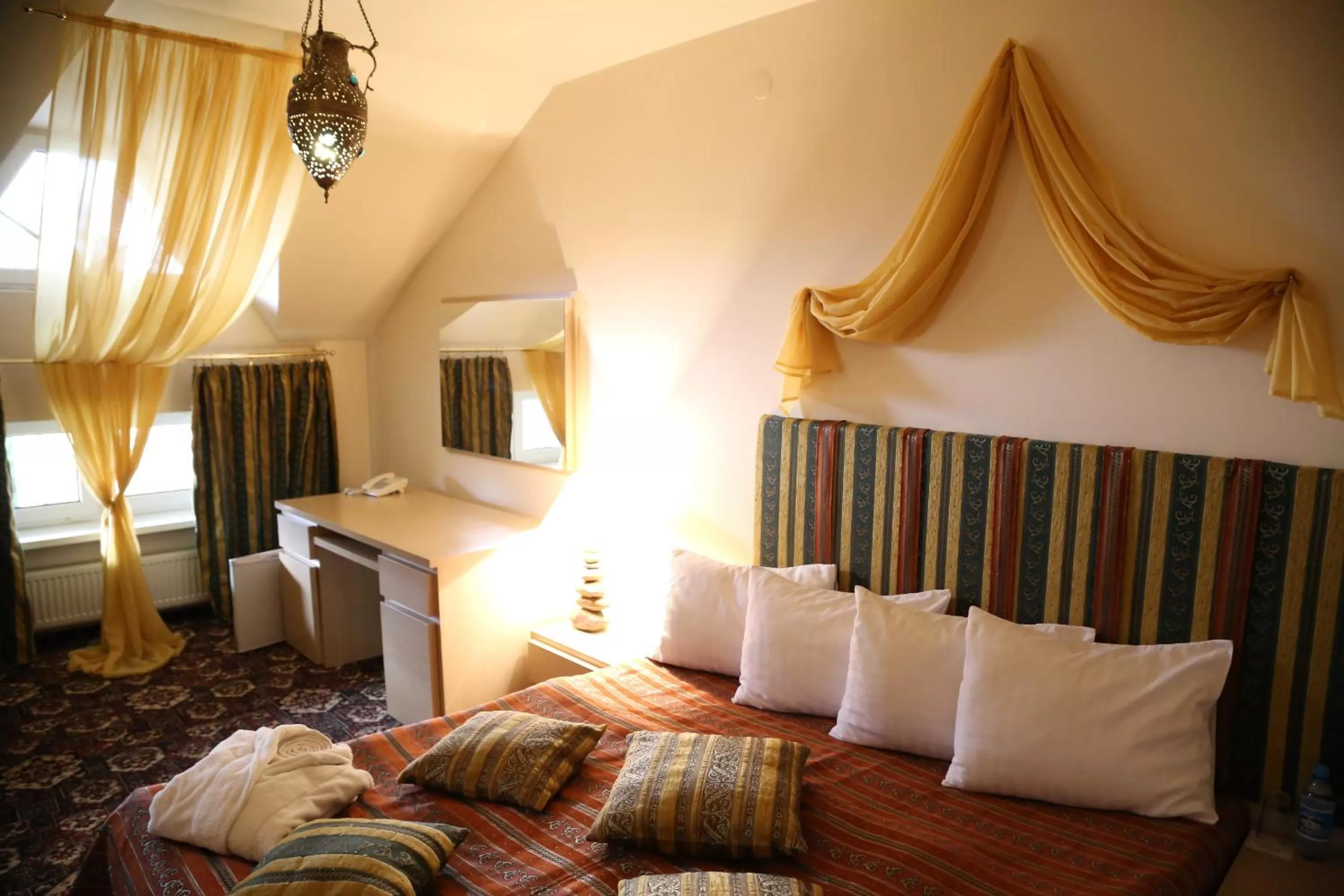 Decorative detail, Bed in Oscar