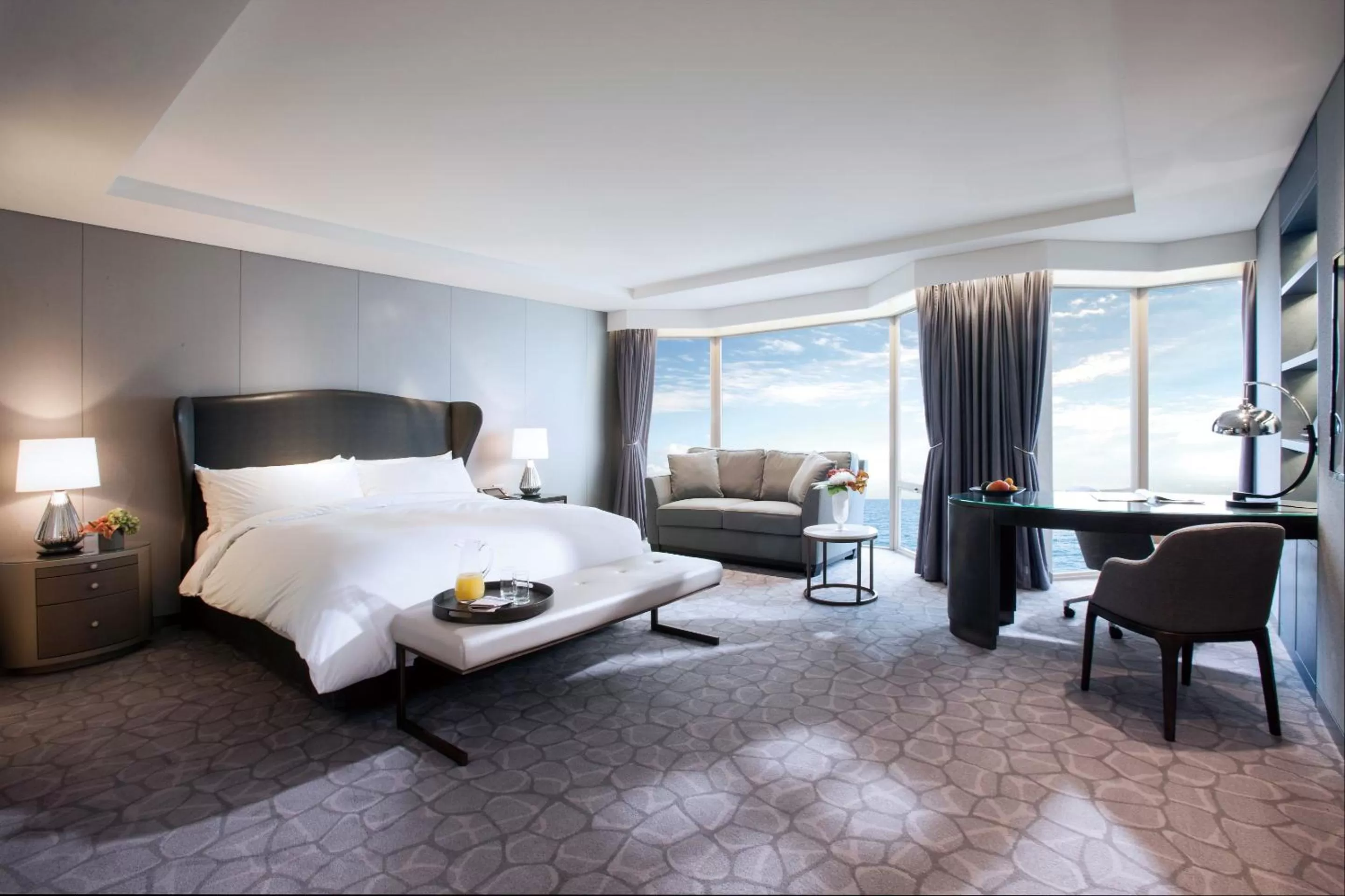 Photo of the whole room, Bed in Paradise Hotel Busan