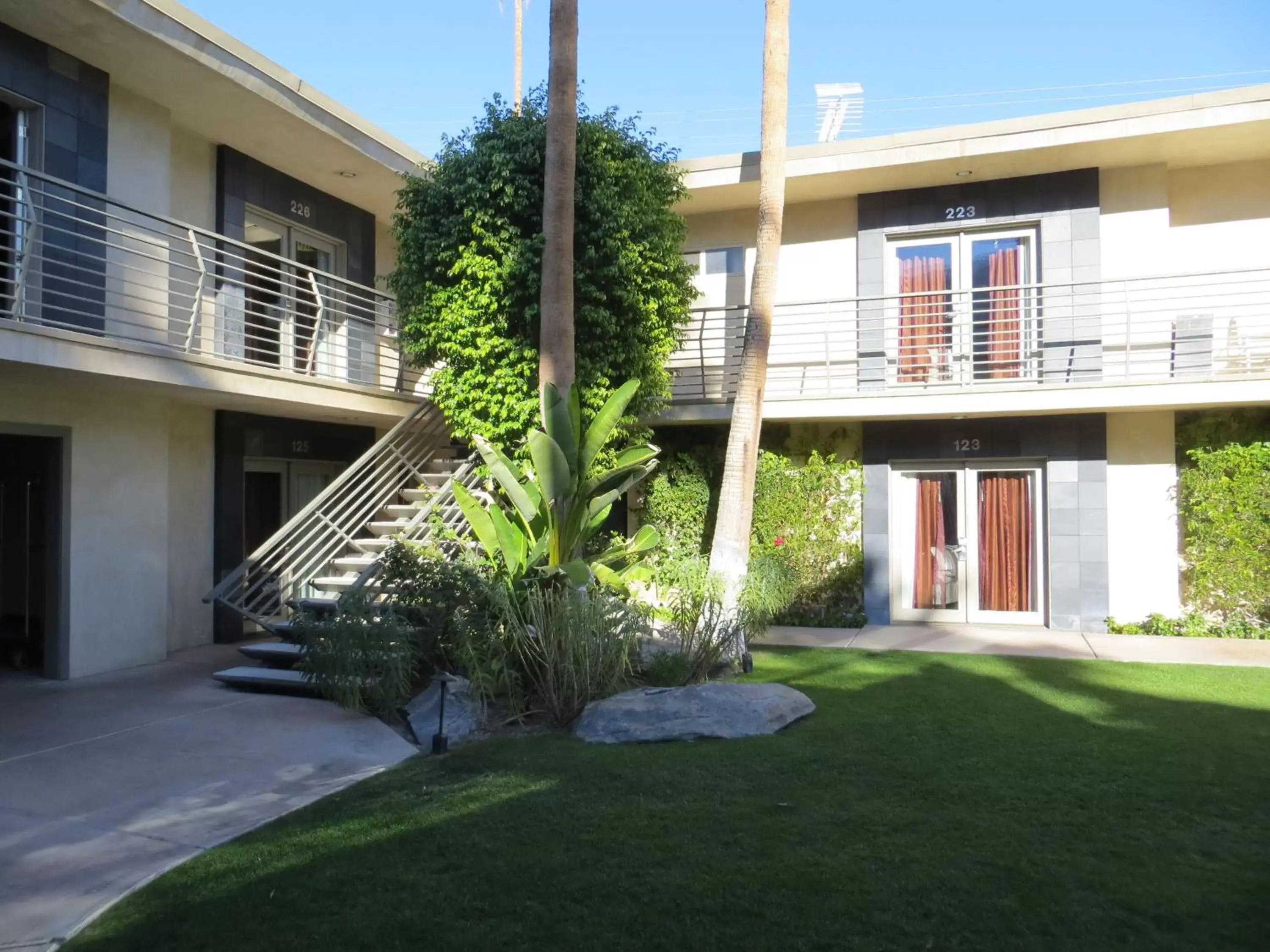 Garden, Property Building in 7 Springs Inn & Suites