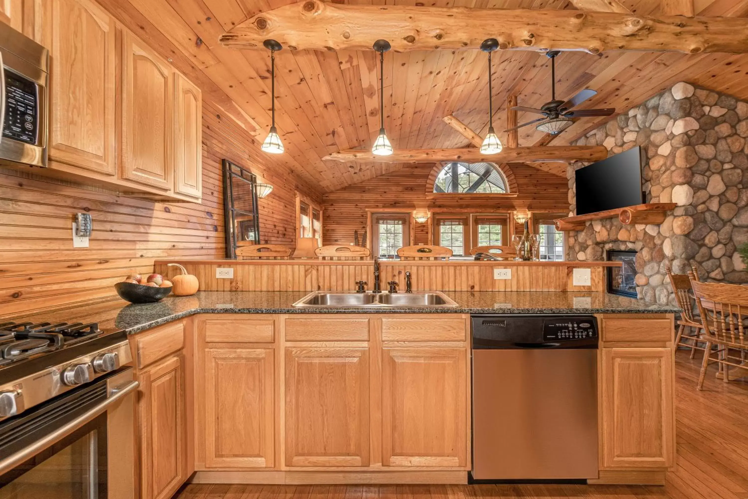 Kitchen/Kitchenette in The Alpine Lodge