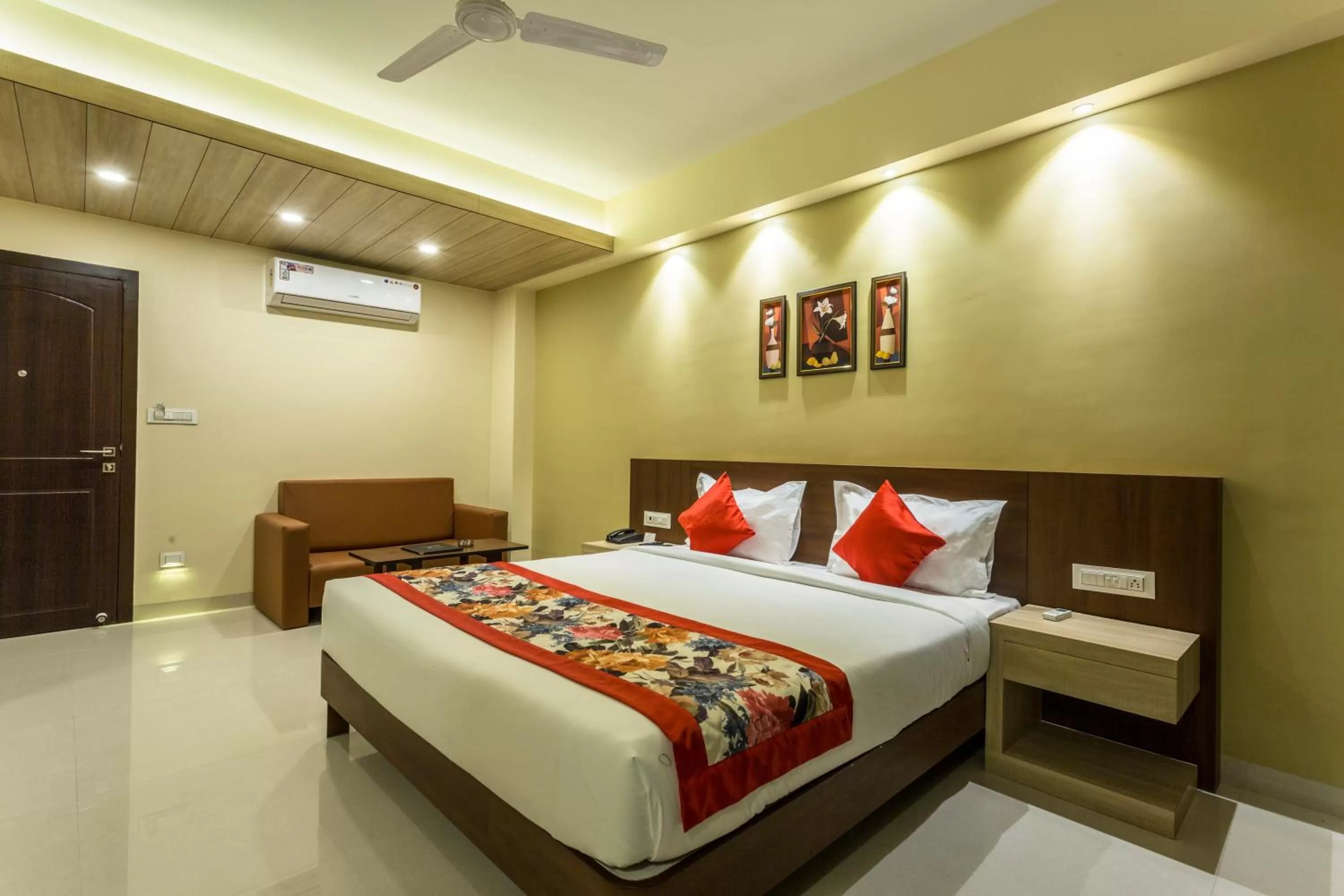 Bed in Hotel Malisca