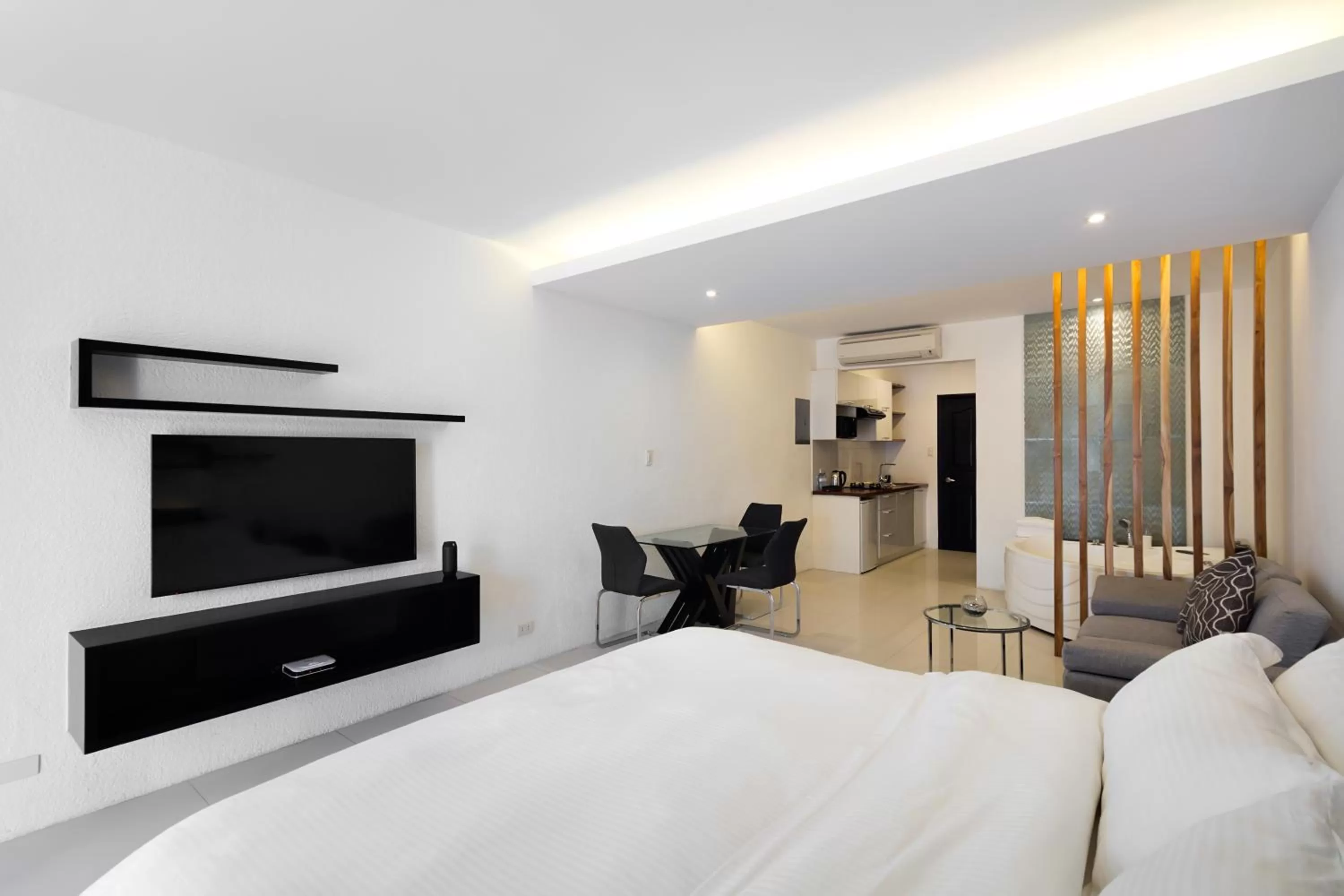 Photo of the whole room, Bed in Winds Boutique Hotel