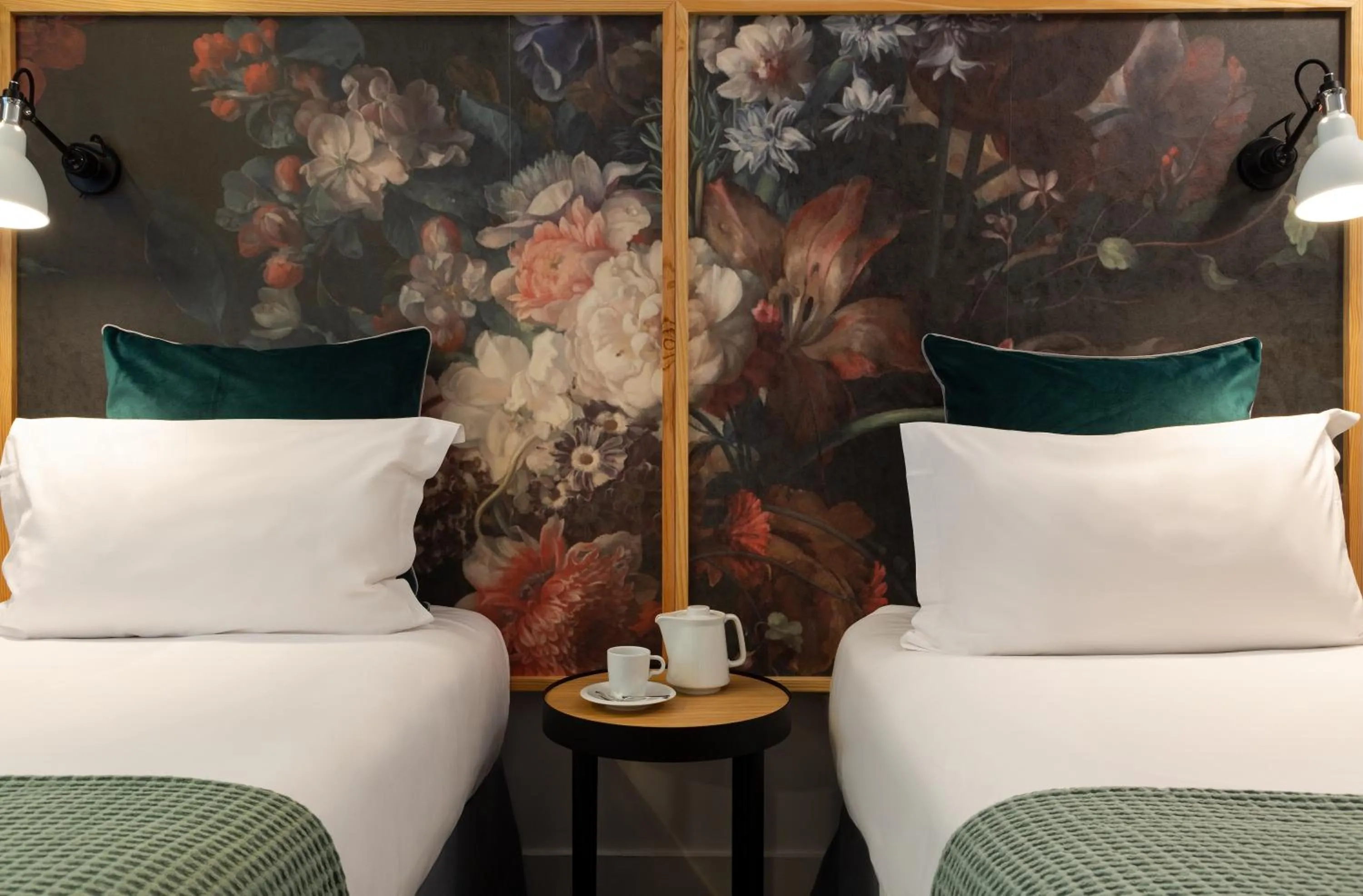 TV and multimedia, Bed in Hôtel Edmond W Lyon Part-Dieu