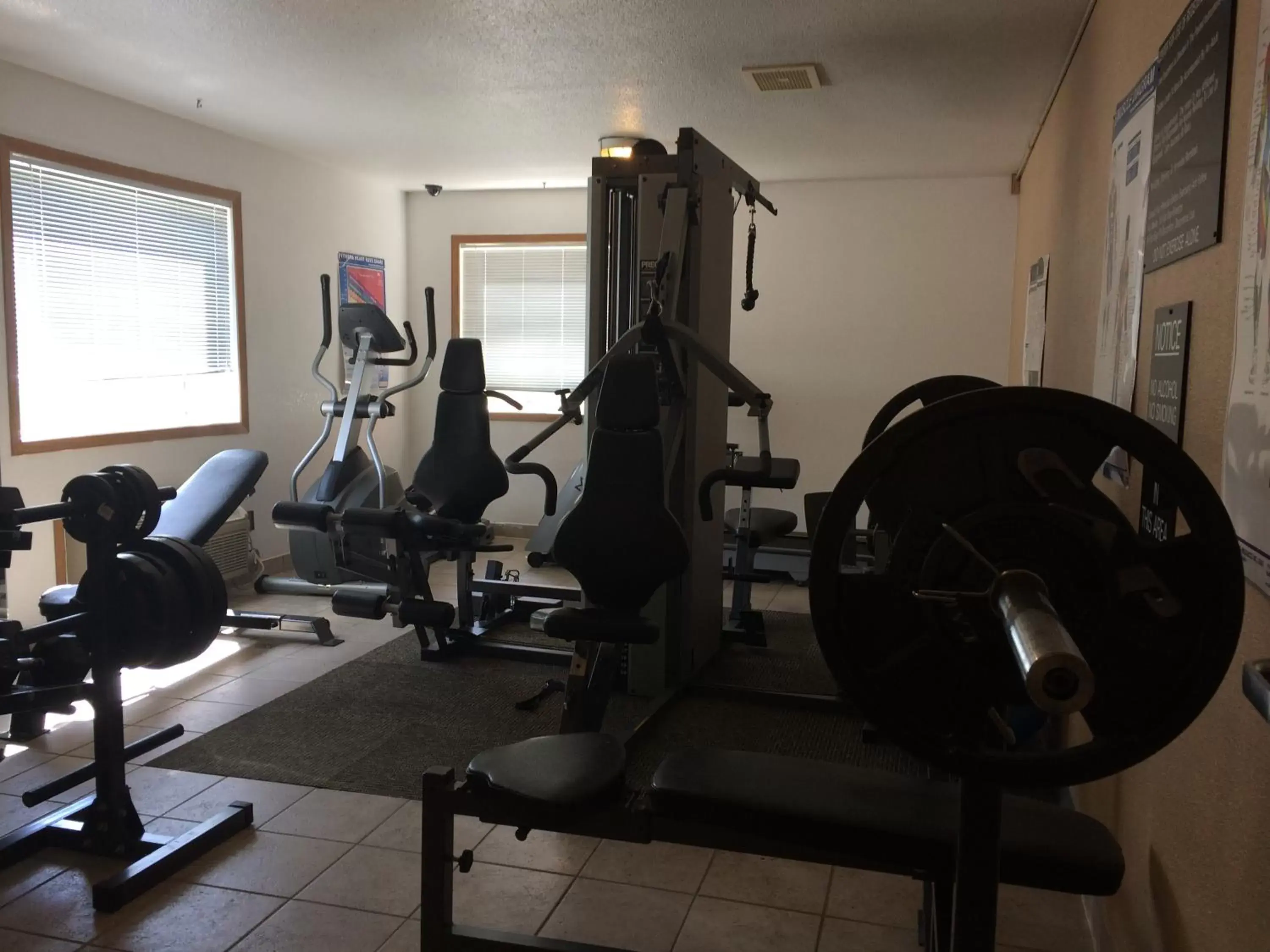Fitness centre/facilities, Fitness Center/Facilities in Super 8 by Wyndham Drayton Valley