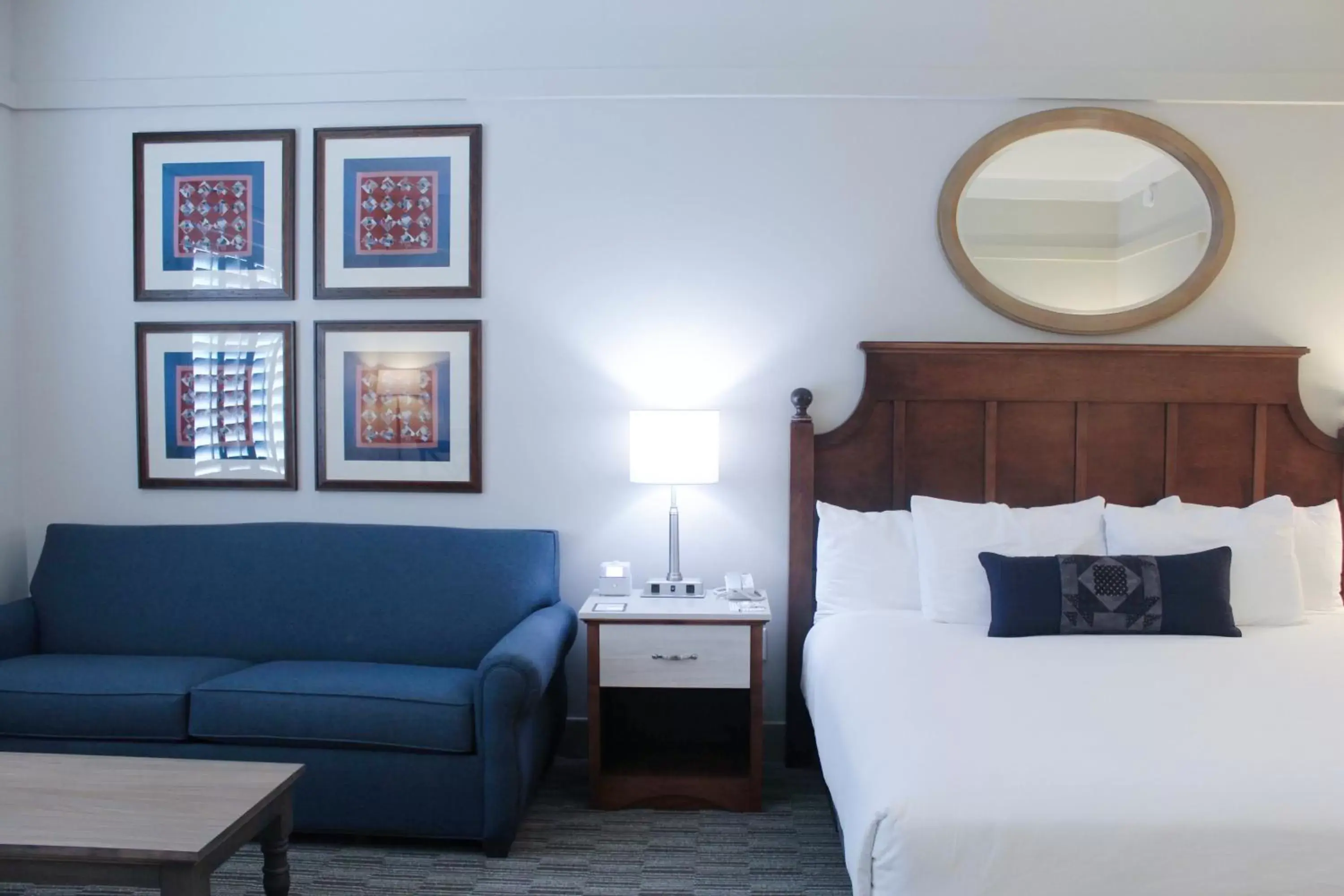 Bed in Carlisle Inn Sarasota Bed in Carlisle Inn Sarasota