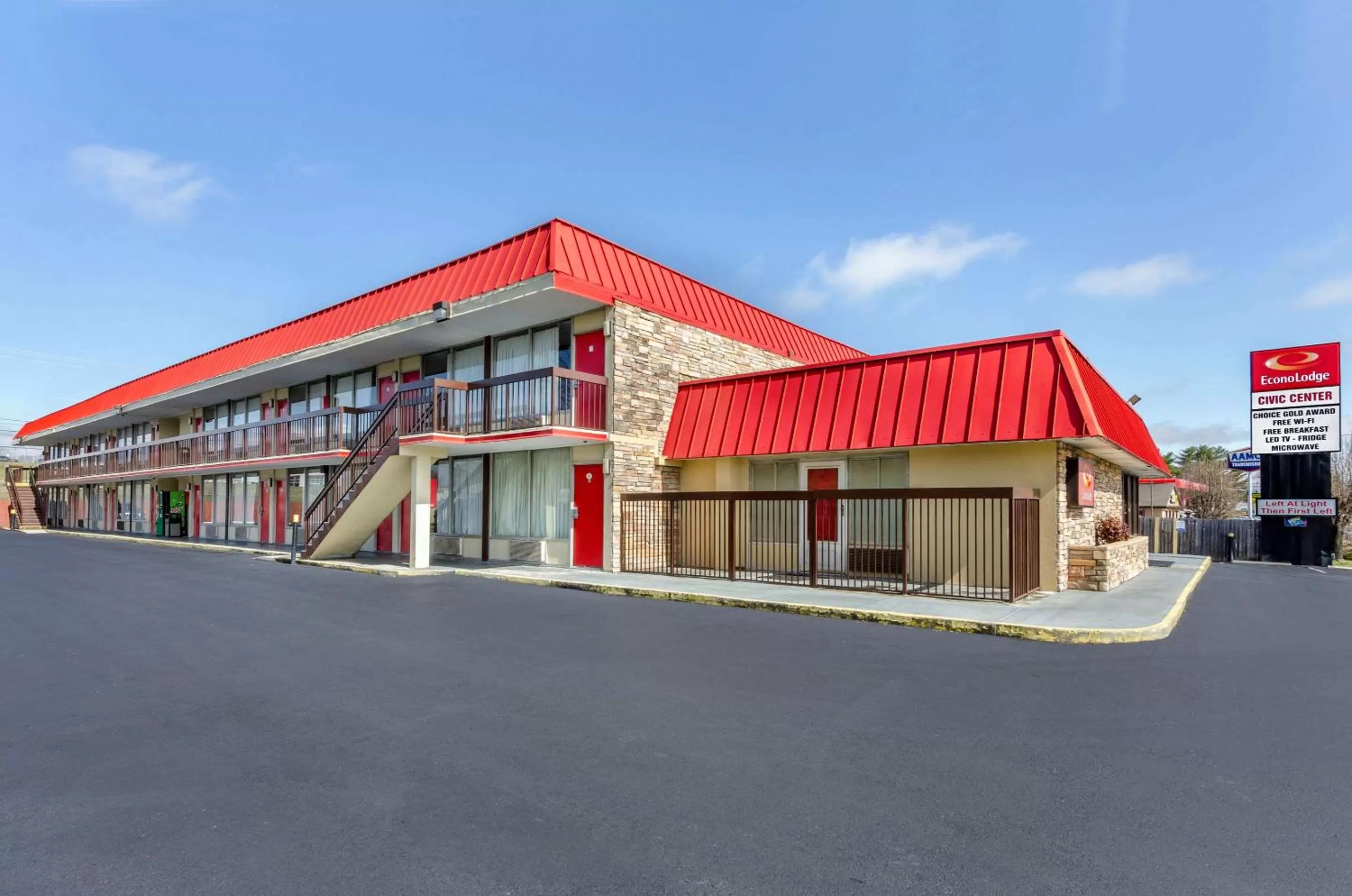 Property building in Econo Lodge Roanoke Civic Center