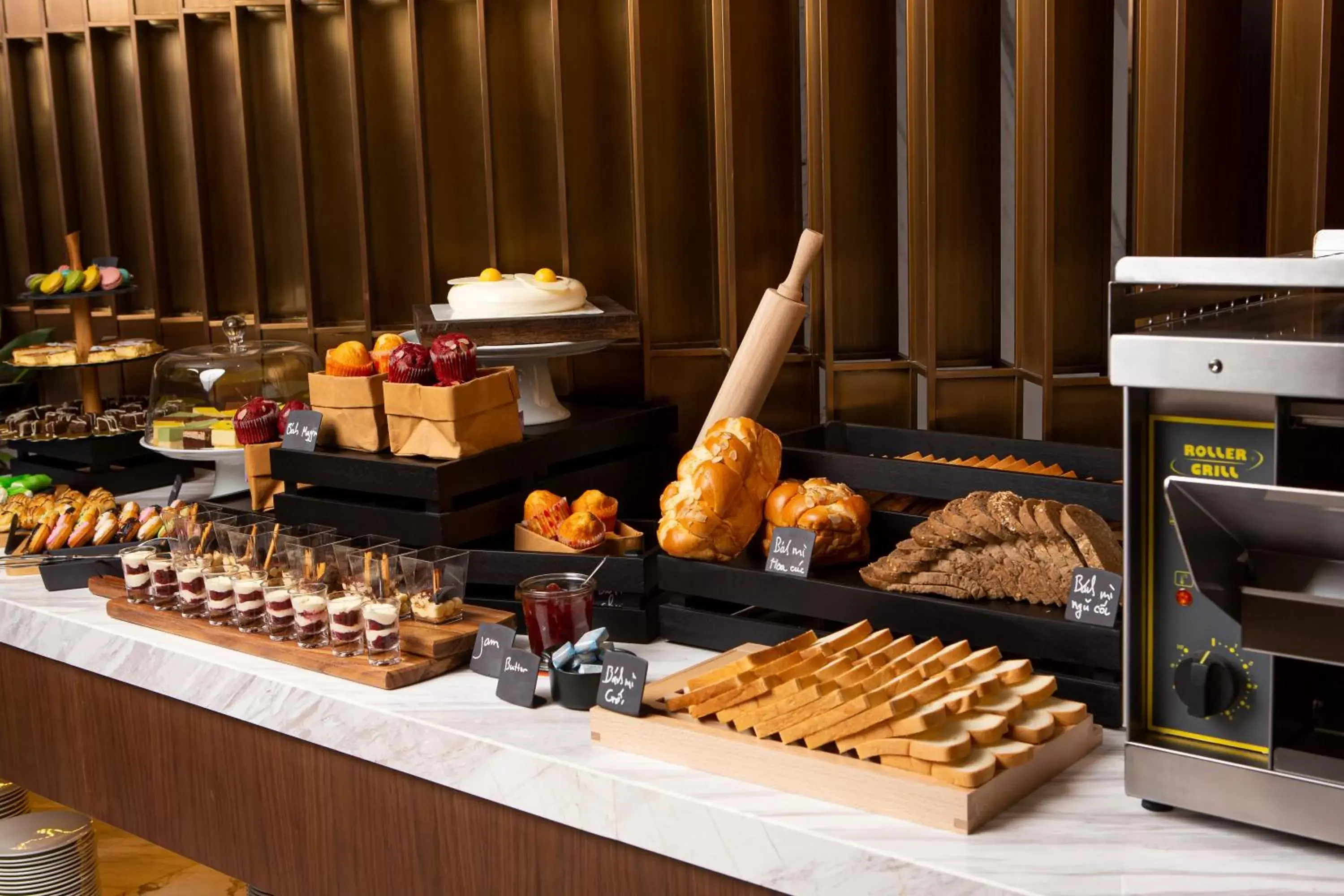 Restaurant/places to eat in D'Lecia Ha Long Hotel Restaurant/places to eat in D'Lecia Ha Long Hotel