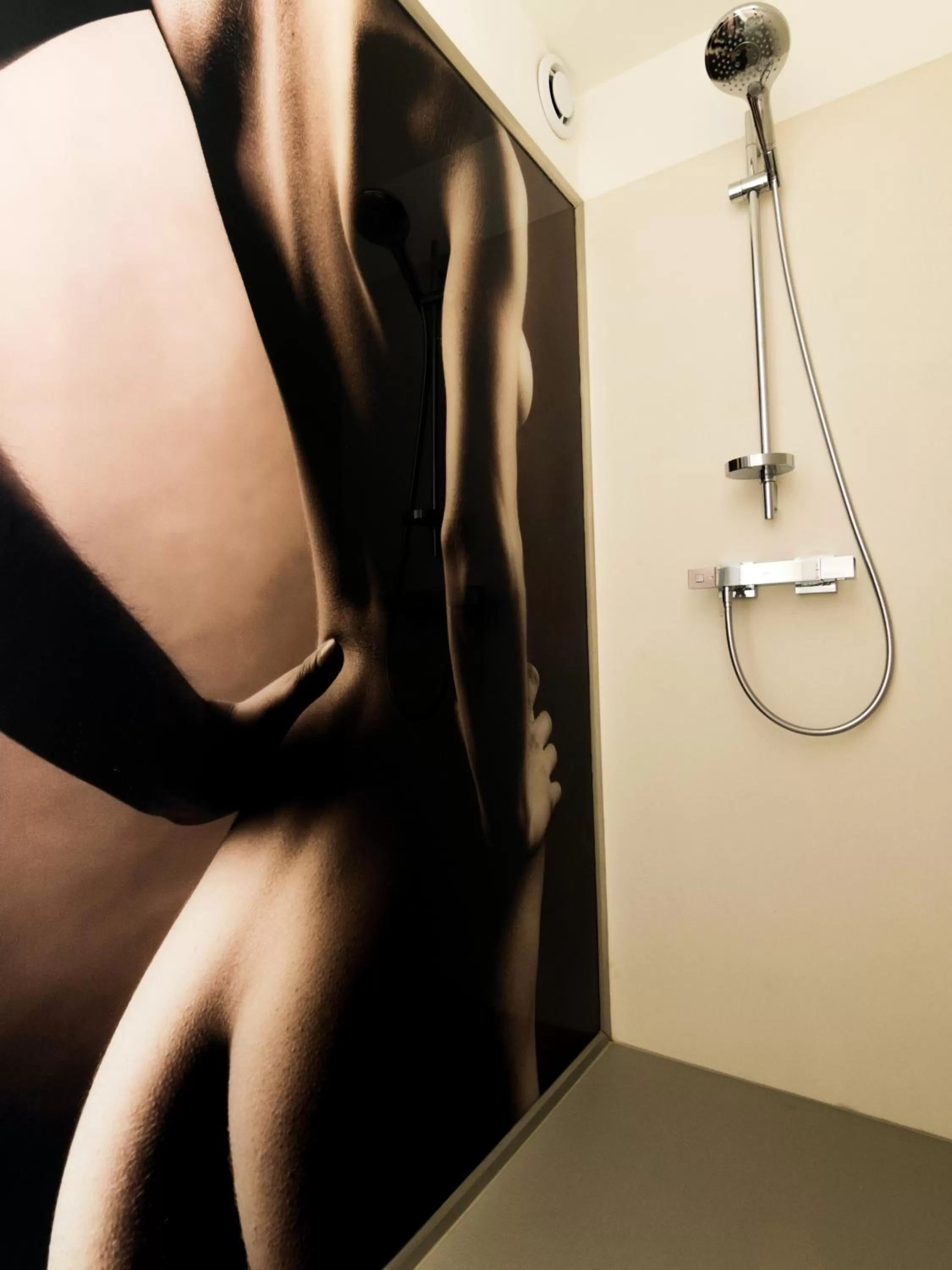 Decorative detail, Bathroom in MiHotel Comte