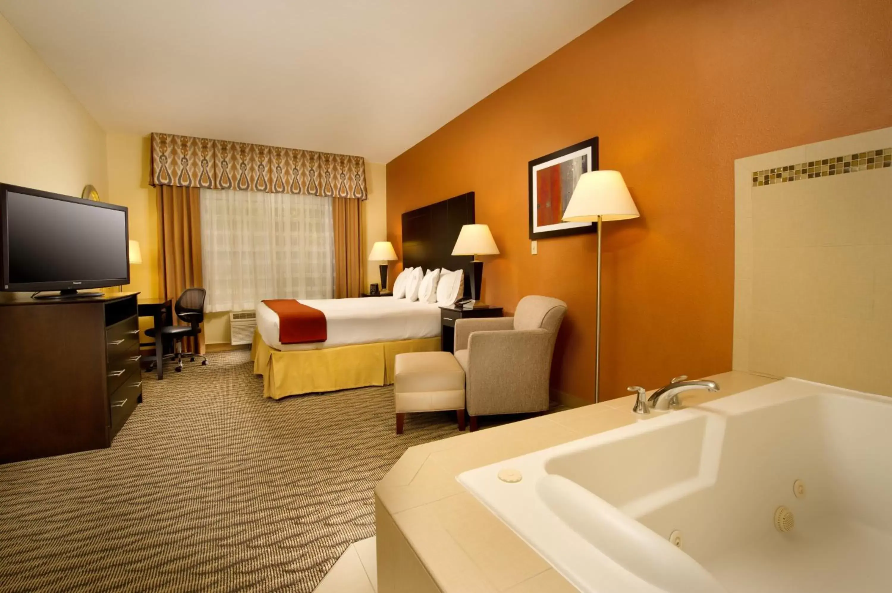 Bedroom in Holiday Inn Express & Suites Manassas, an IHG Hotel