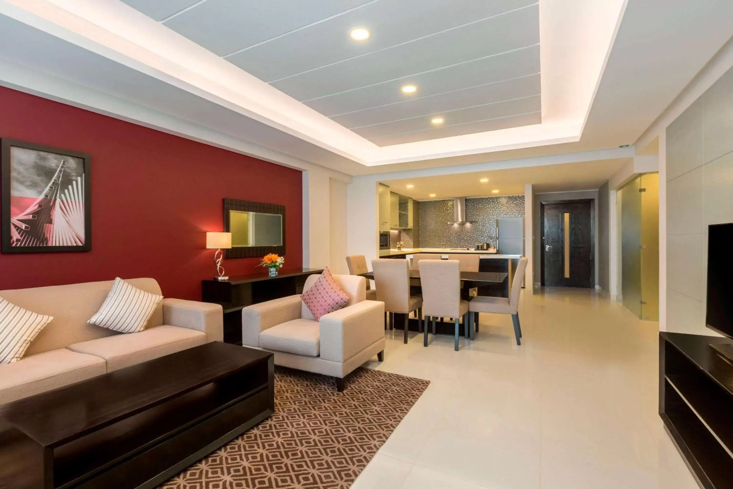 Bed, Seating Area in Ramada Hotel and Suites Amwaj Islands