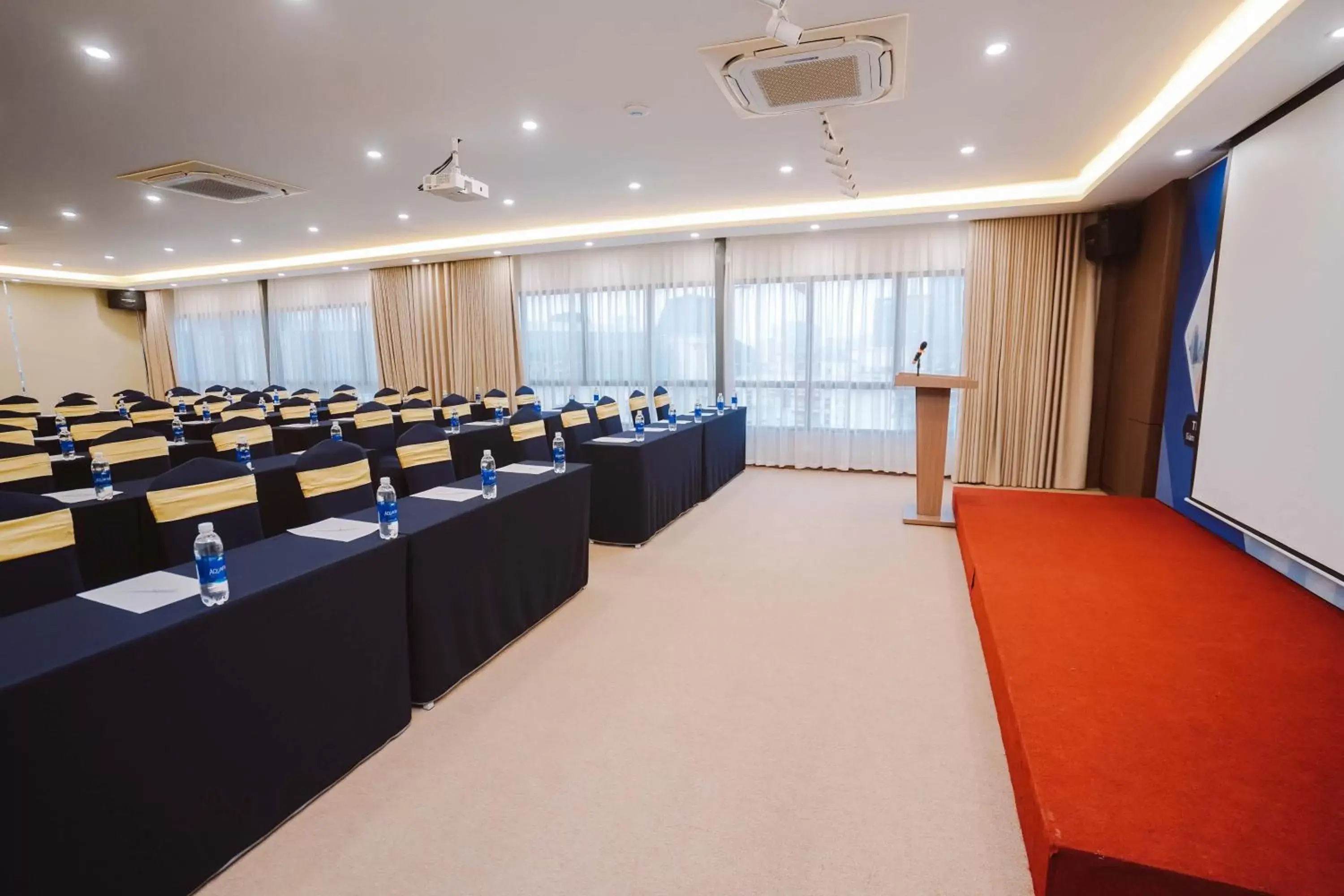 Business facilities in Reyna Hotel Hanoi & Spa