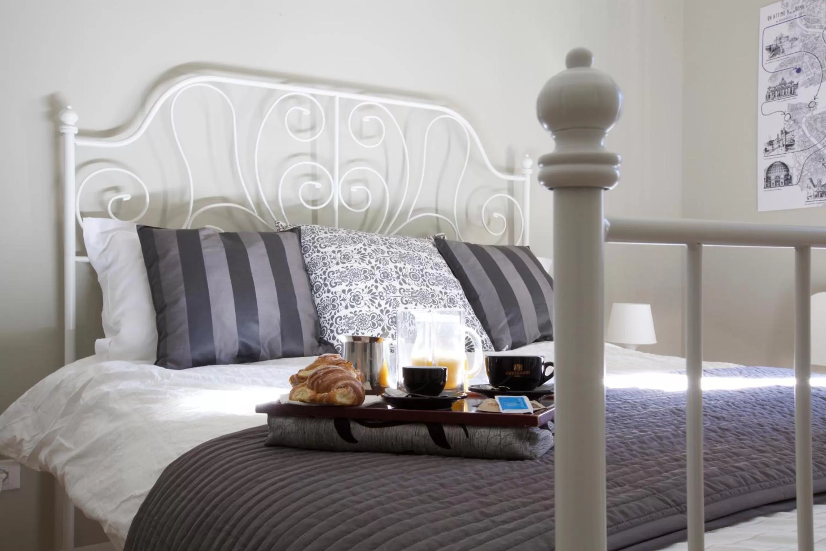 Food and drinks, Bed in Un Attimo A Roma B&B