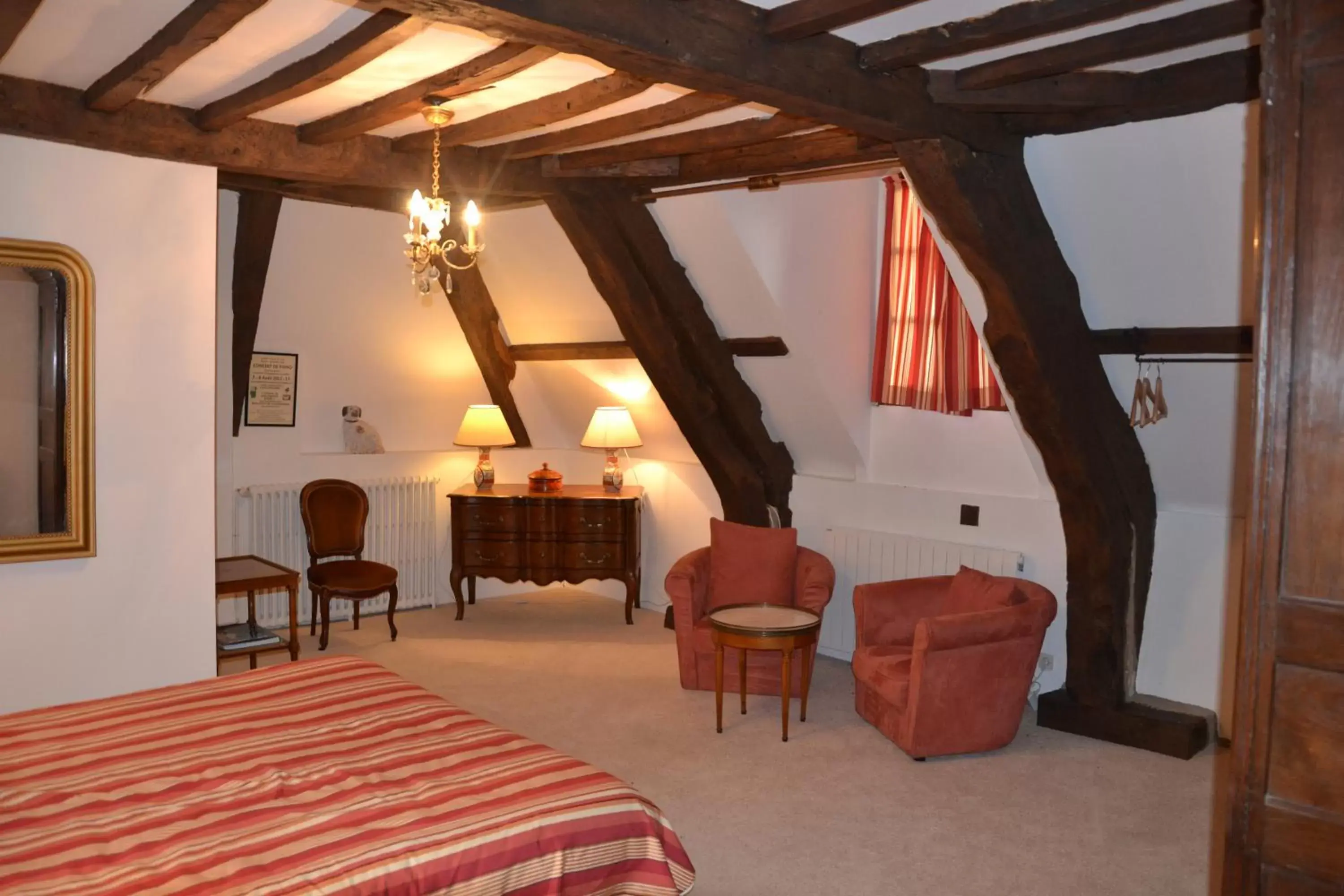 Photo of the whole room, Bed in Les Trauchandieres de Saint Malo