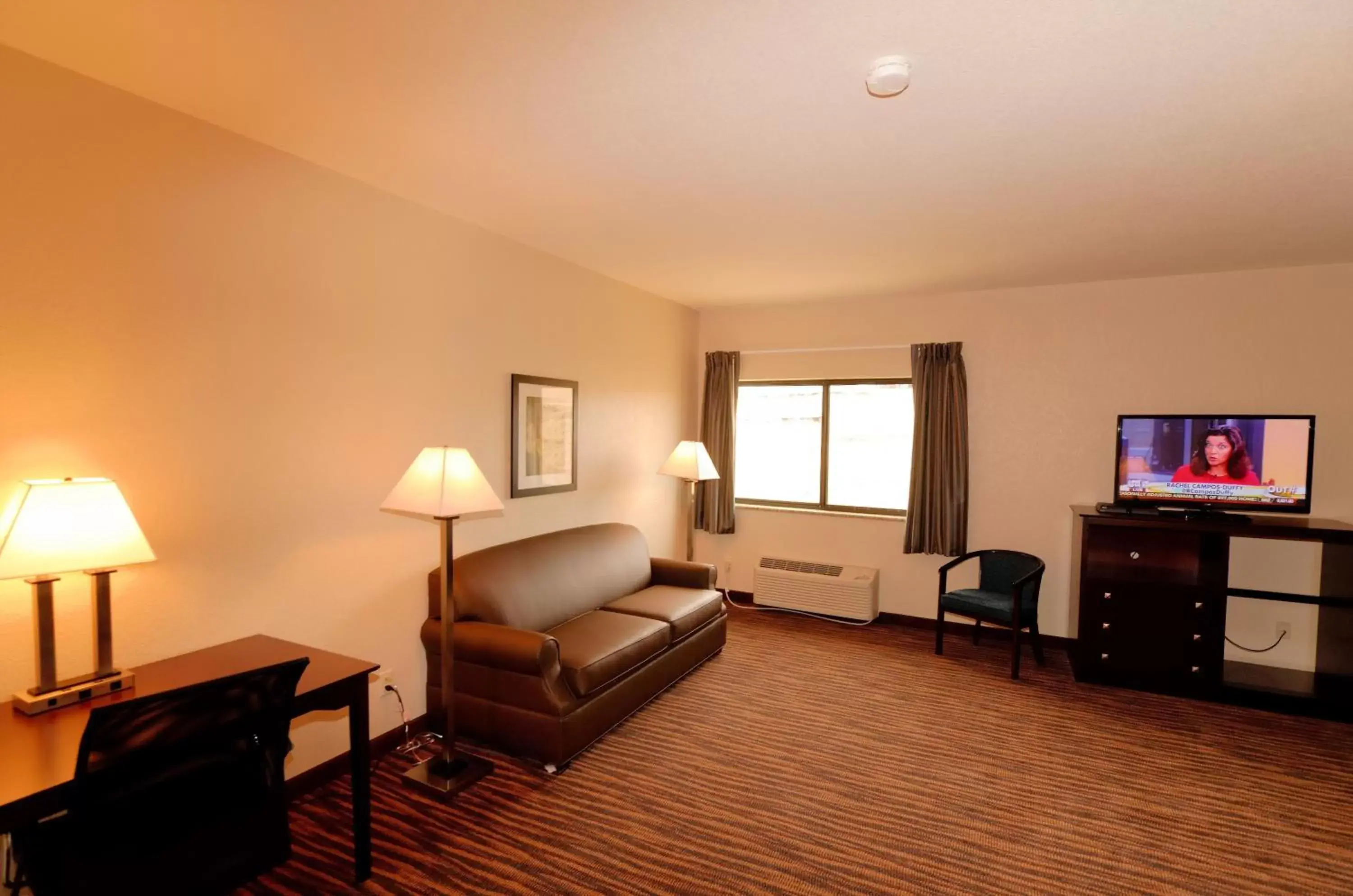 Bed, Seating Area in Cobblestone Inn & Suites - Denison | Oak Ridge