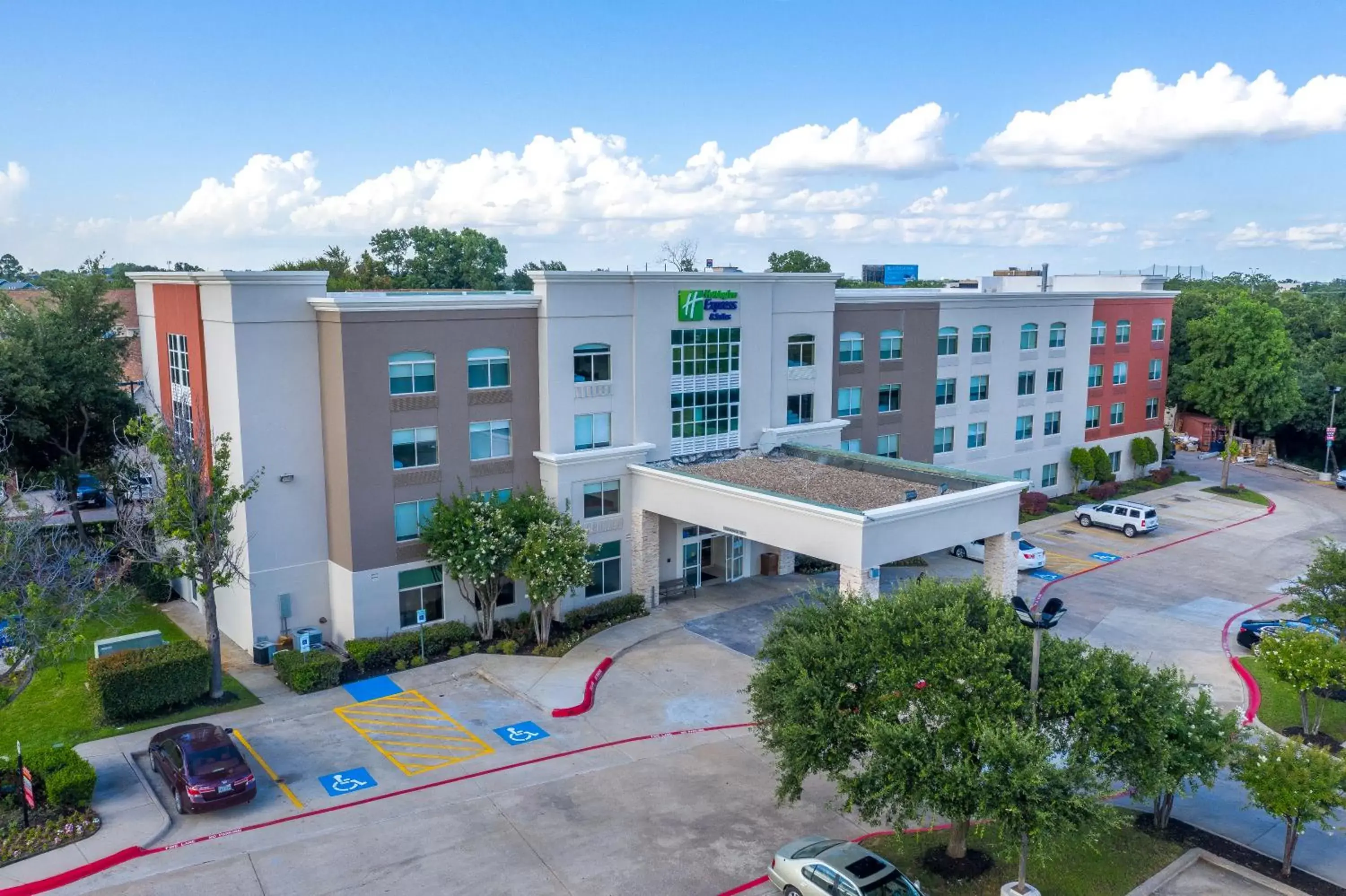 Property Building in Holiday Inn Express & Suites Arlington North – Stadium Area, an IHG Hotel