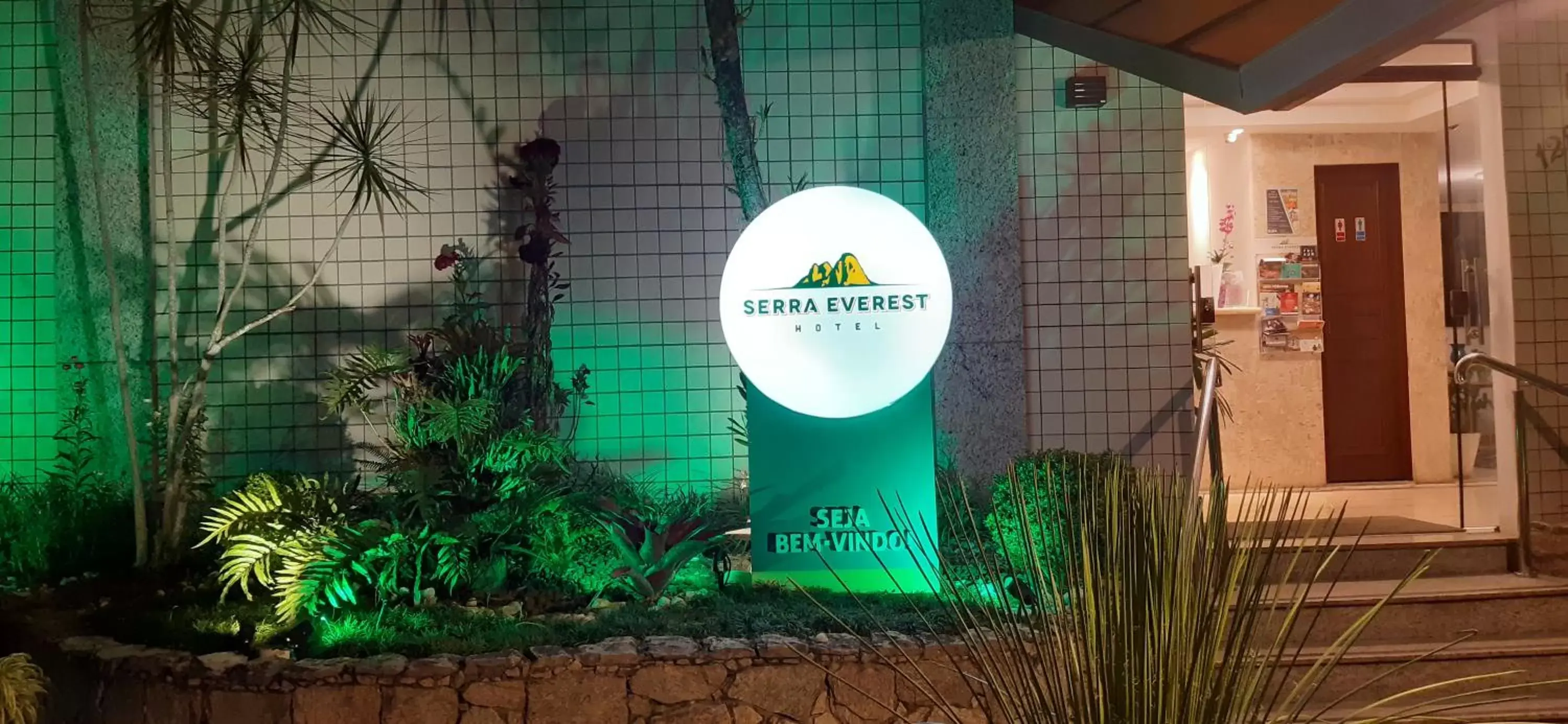 Facade/entrance, Property Logo/Sign in Hotel Serra Everest
