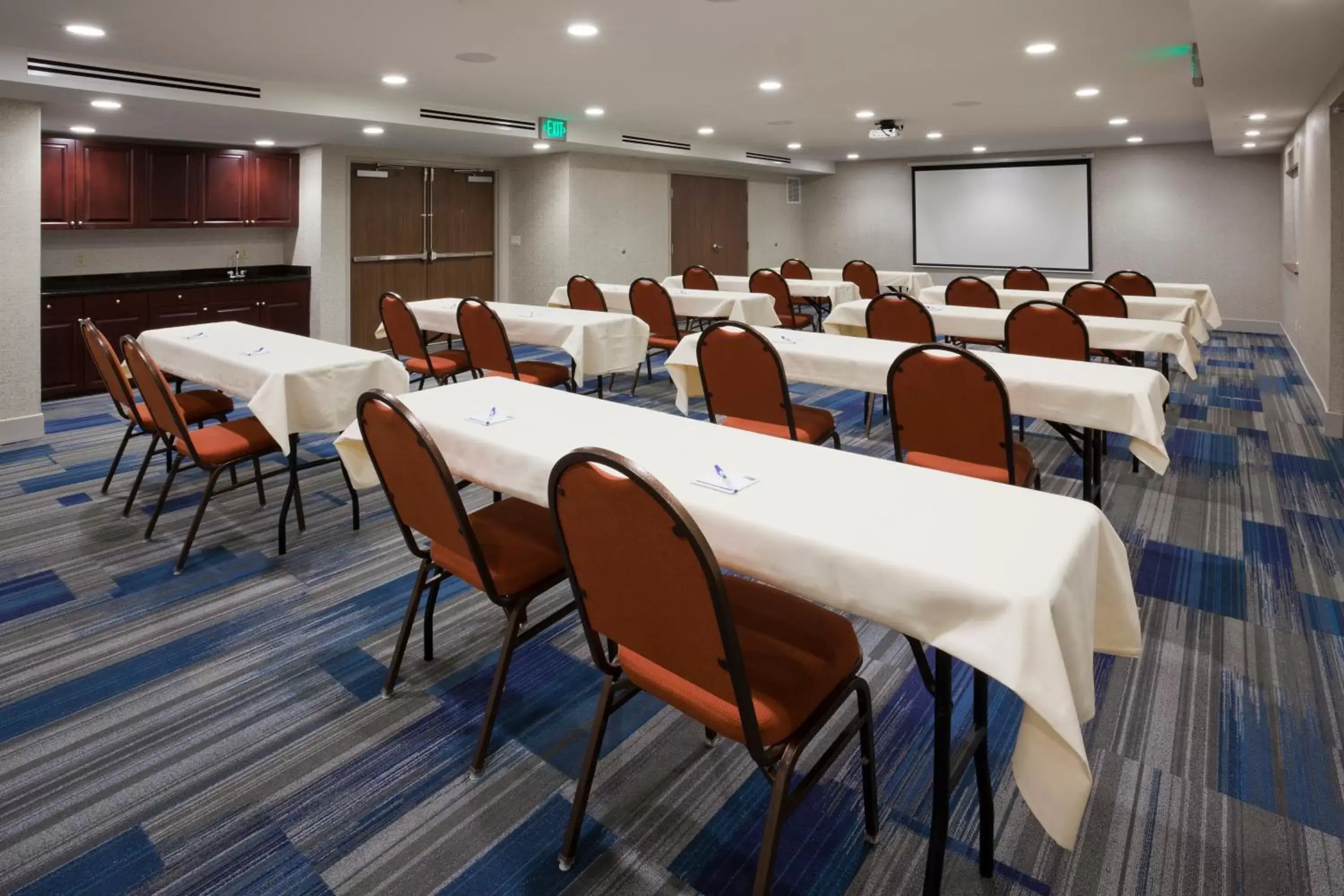 Meeting/conference room in Holiday Inn Express Hotel & Suites Minneapolis-Golden Valley, an IHG Hotel