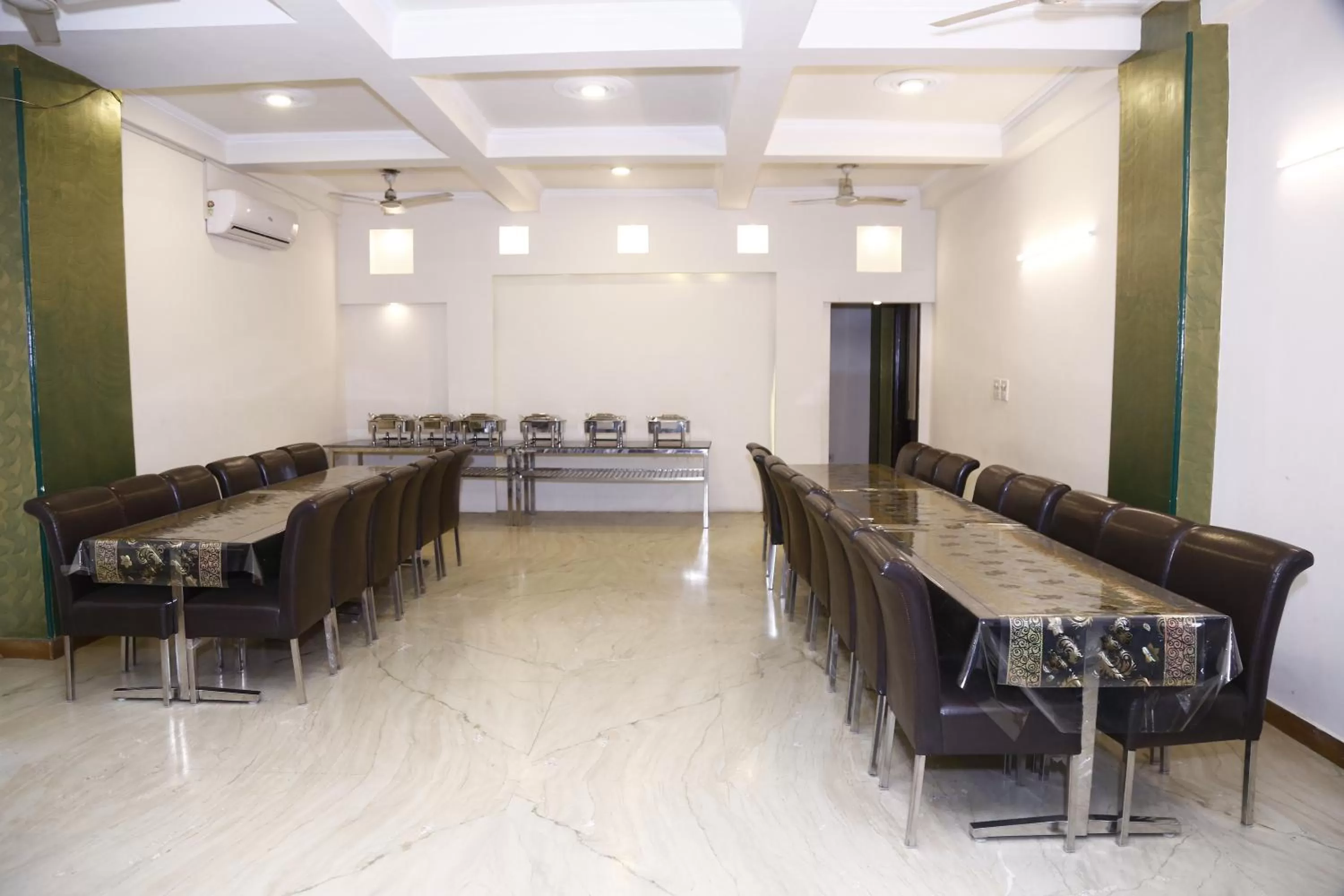 Restaurant/places to eat in Hotel City Centre Inn - Nizamuddin Railway Station