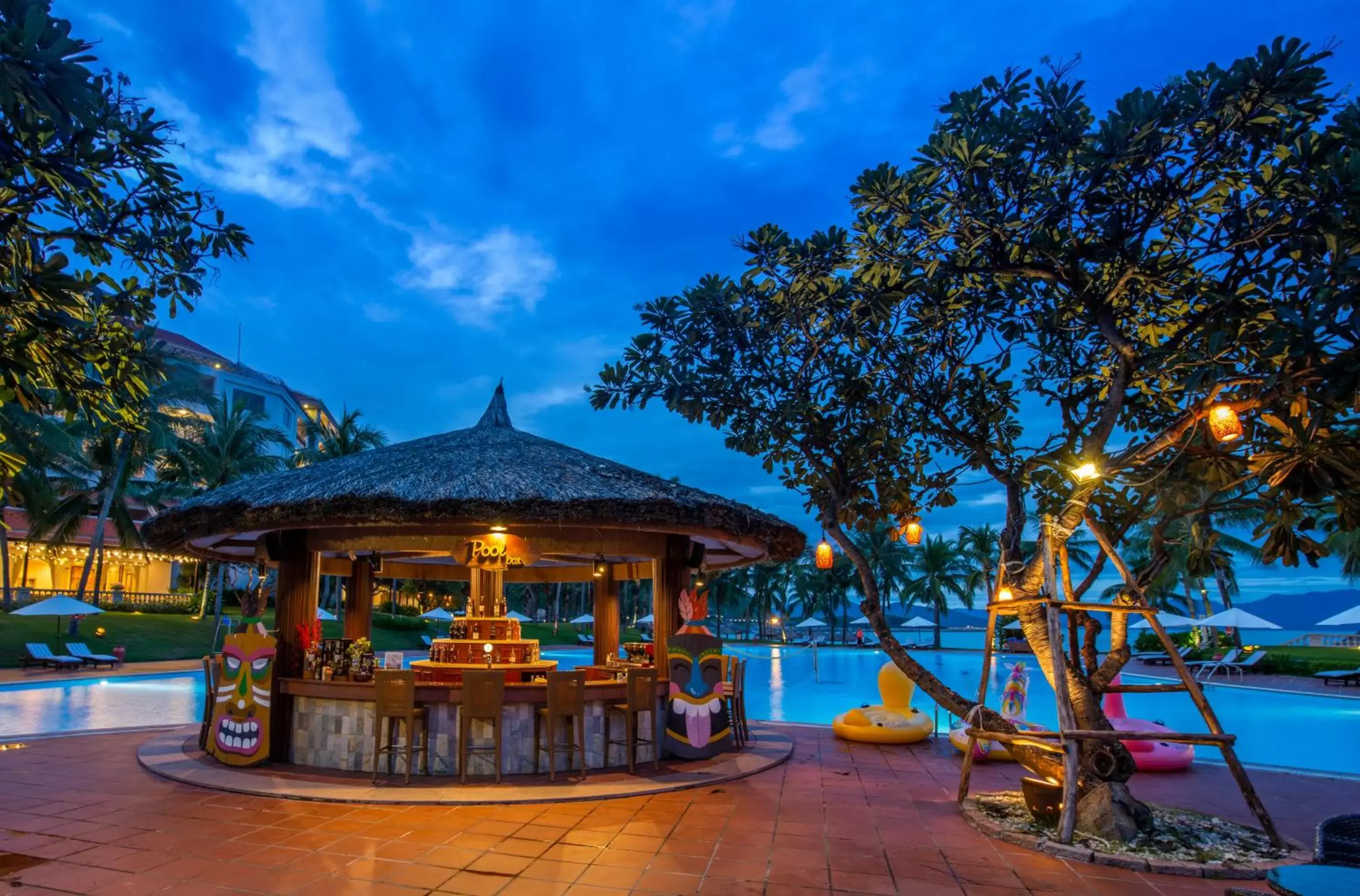 Lounge or bar in Vinpearl Resort Nha Trang