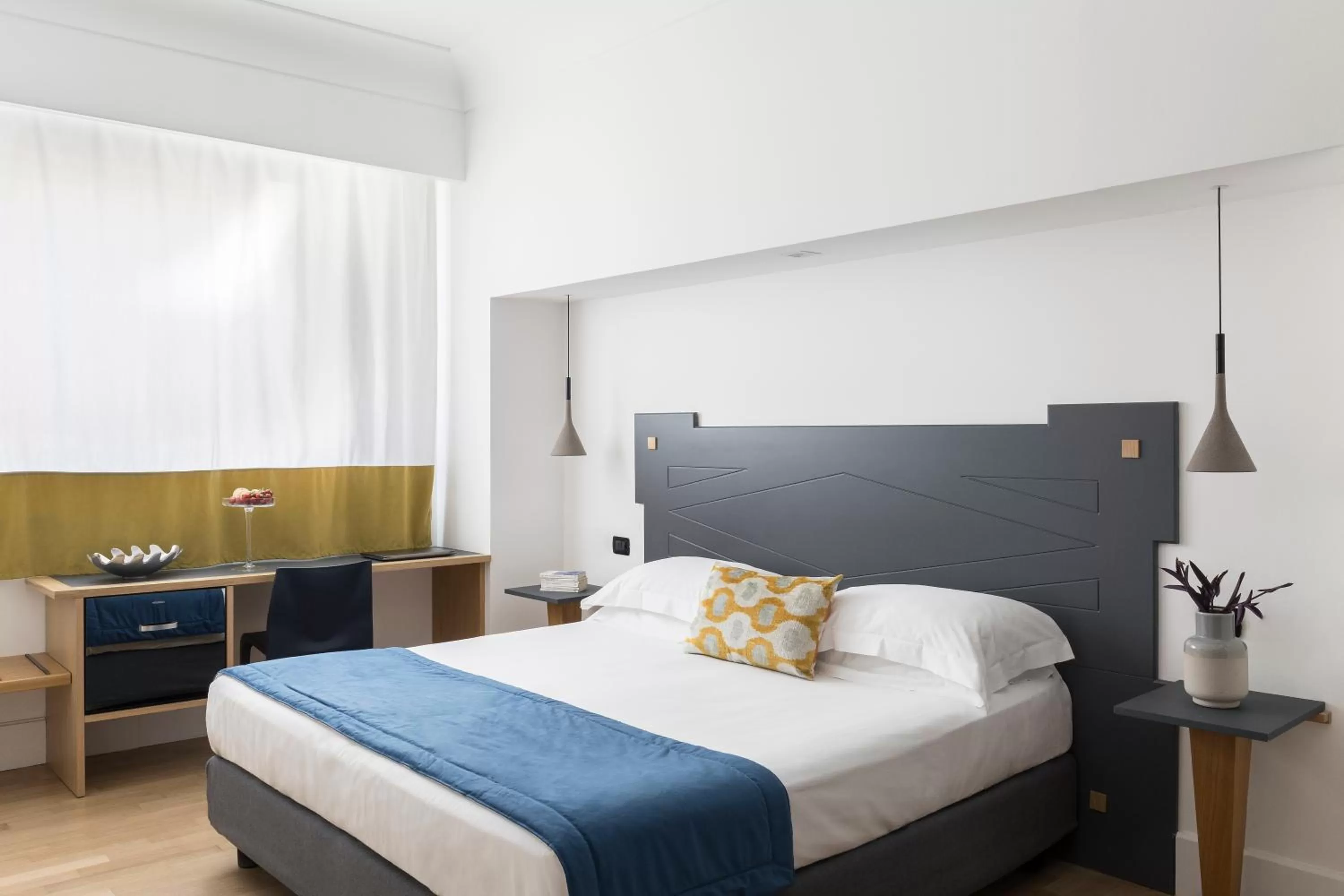 Bedroom, Bed in Hotel Plaza Opéra