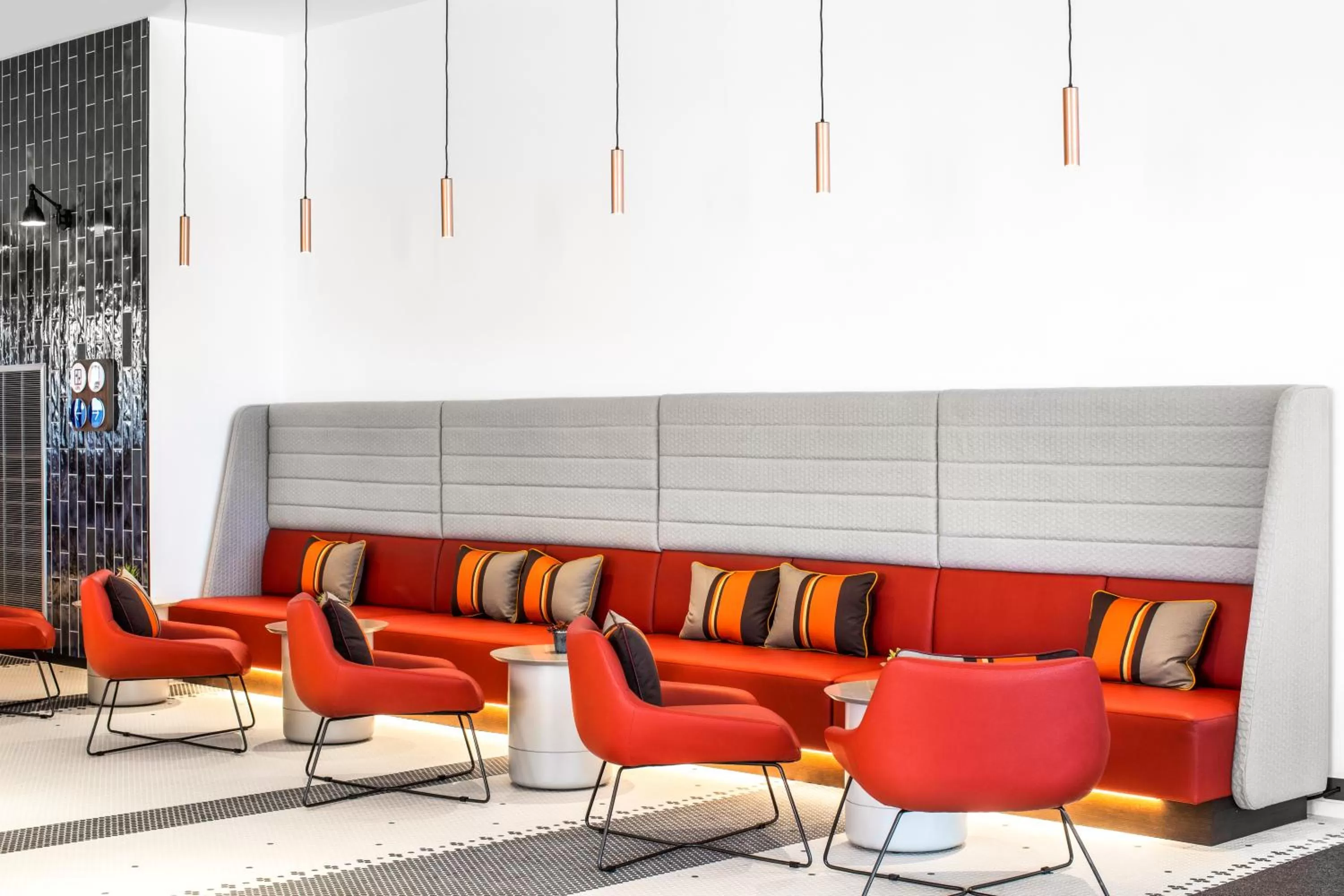 Lounge or bar in Holiday Inn Express Melbourne Little Collins by IHG