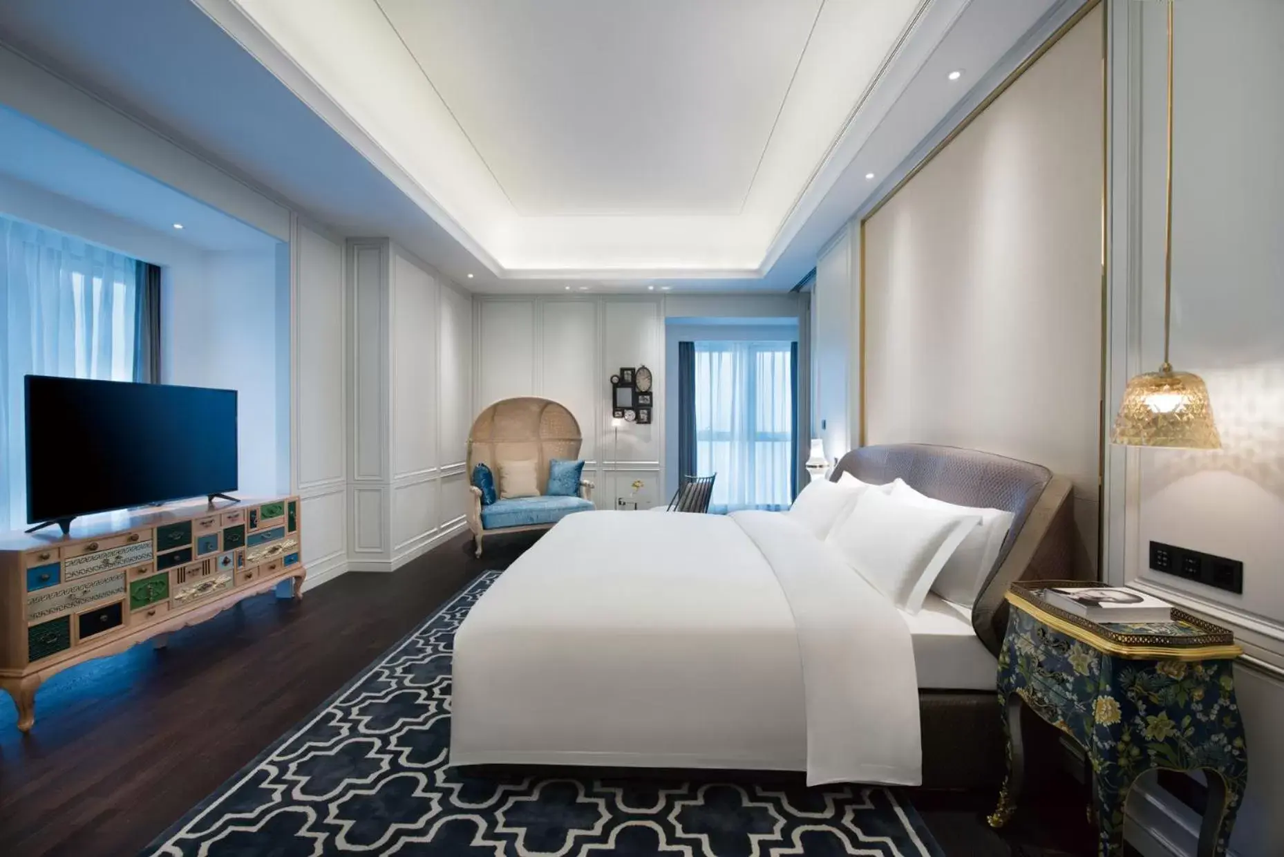 Bedroom in Sofitel Foshan Shunde- Near Louvre International Furniture Exhibition Center