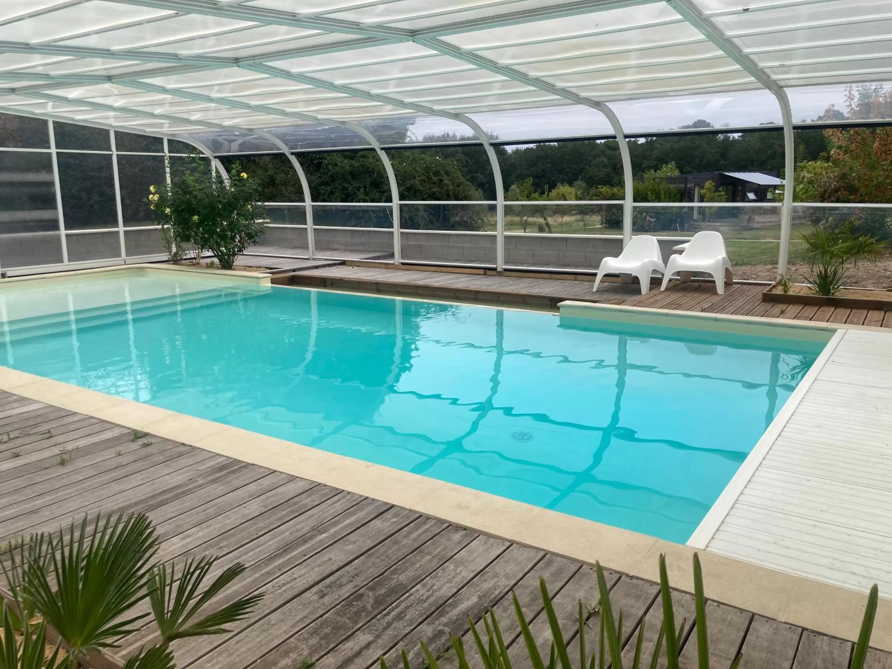 Swimming Pool in Les Pierres D'aurèle Chambres d'Hôtes