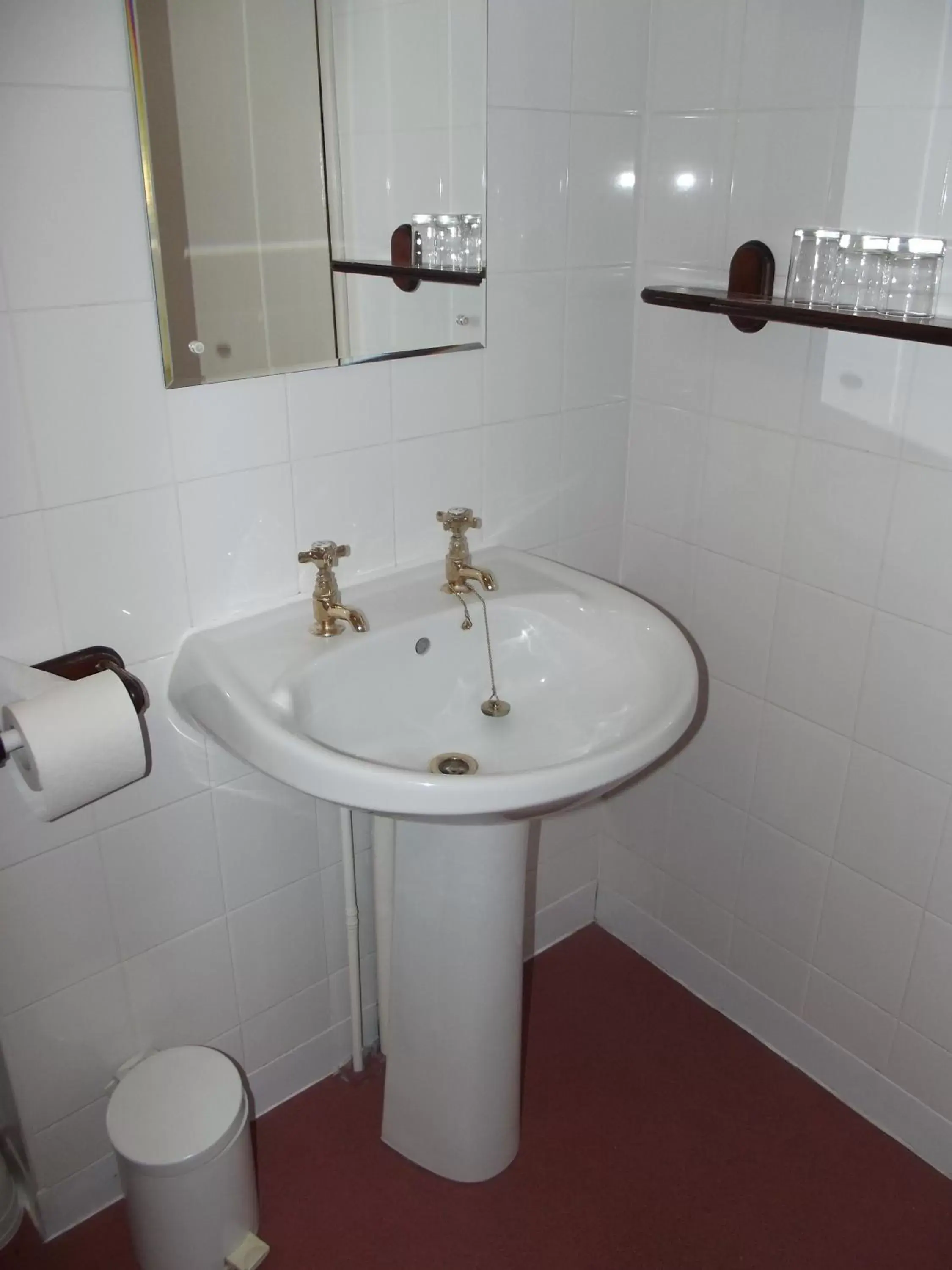 Bathroom in Plas Coch Hotel Ltd