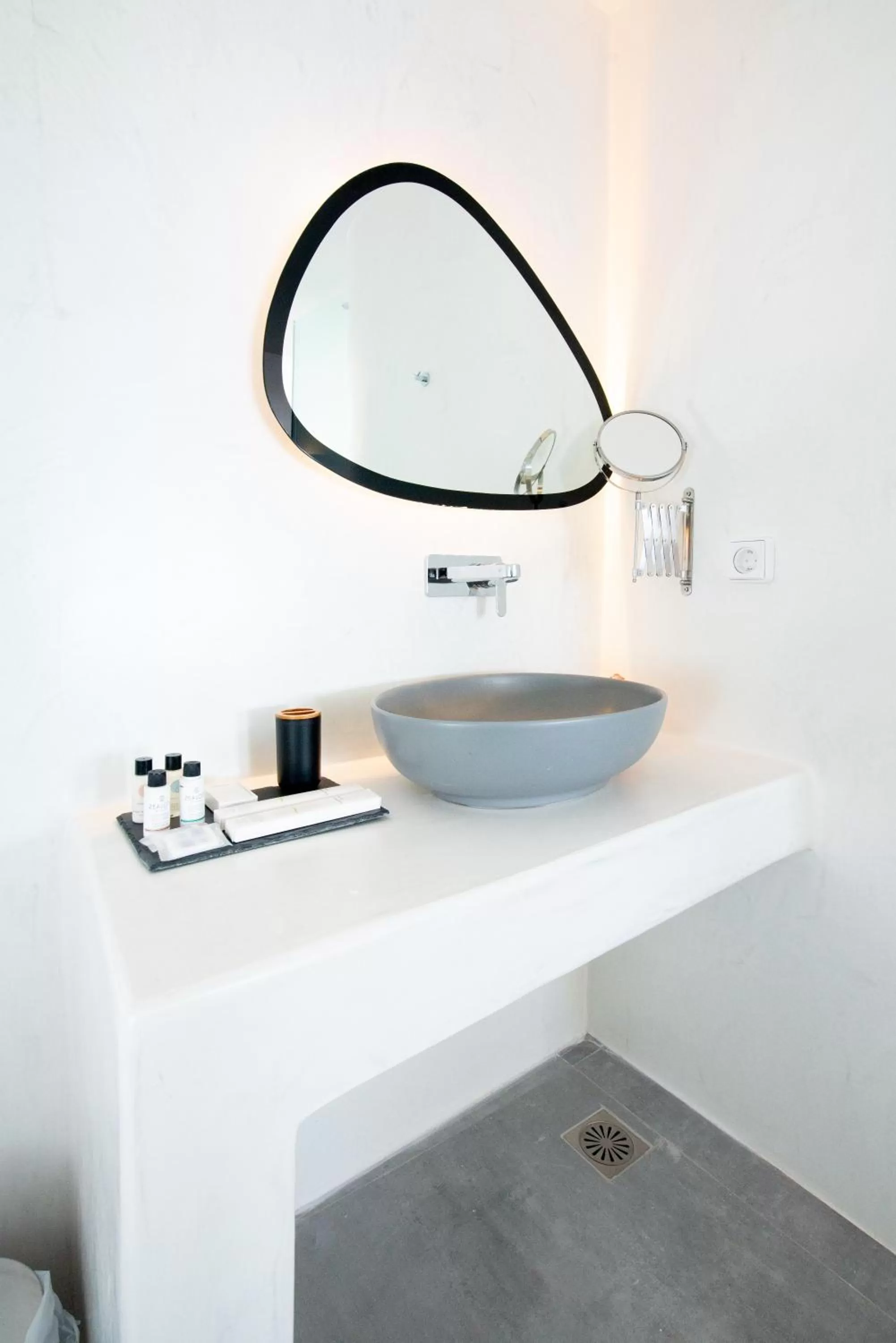 Caldera Cliff Illusion