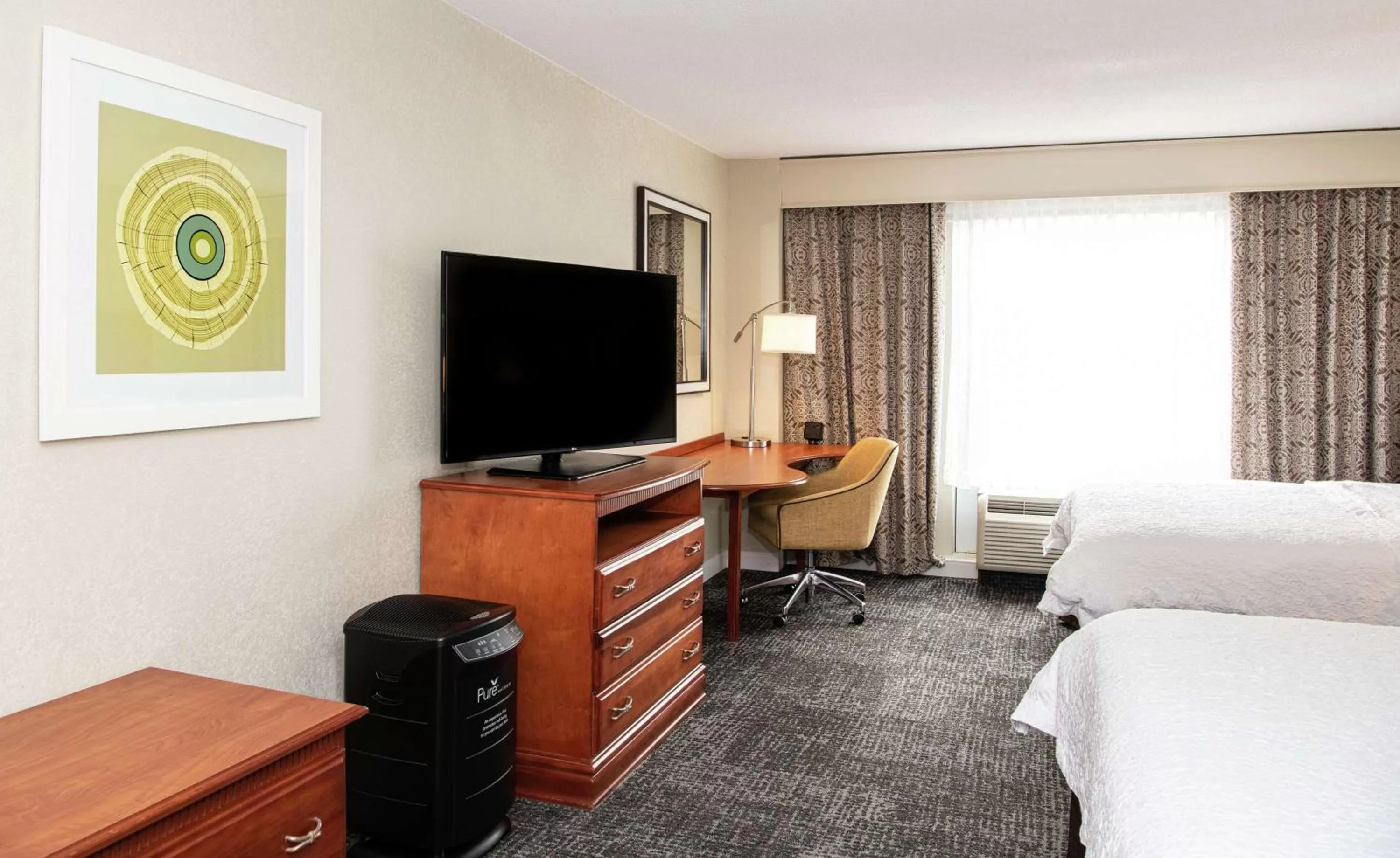 Bedroom, Bed in Hampton Inn Parsippany