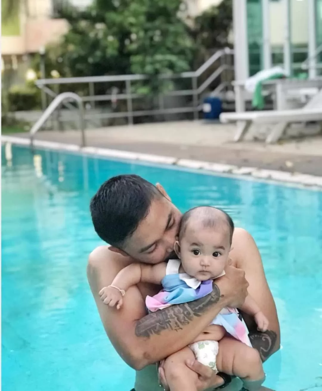 Swimming pool in โรงแรม ชาโตว์วิสต้า