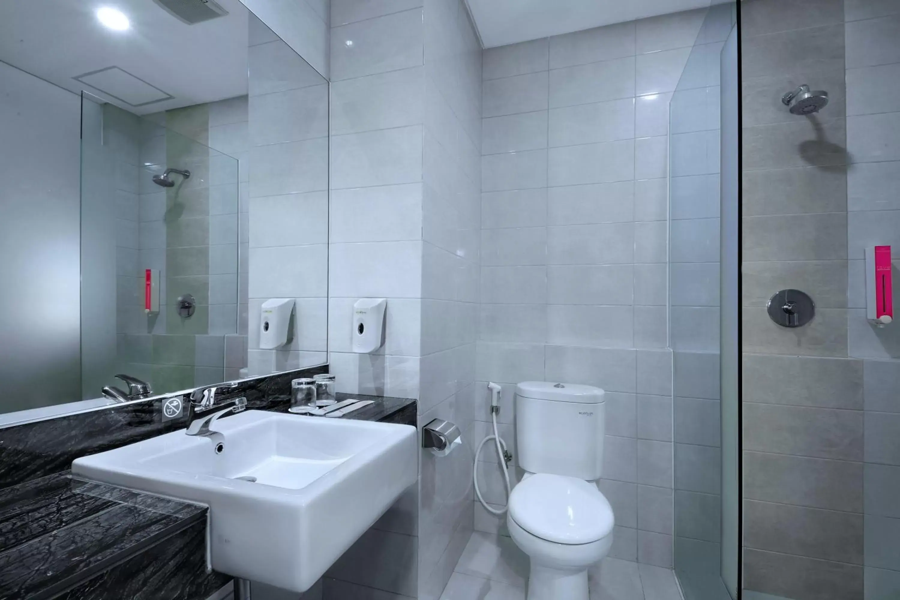 Toilet, Bathroom in favehotel Sidoarjo