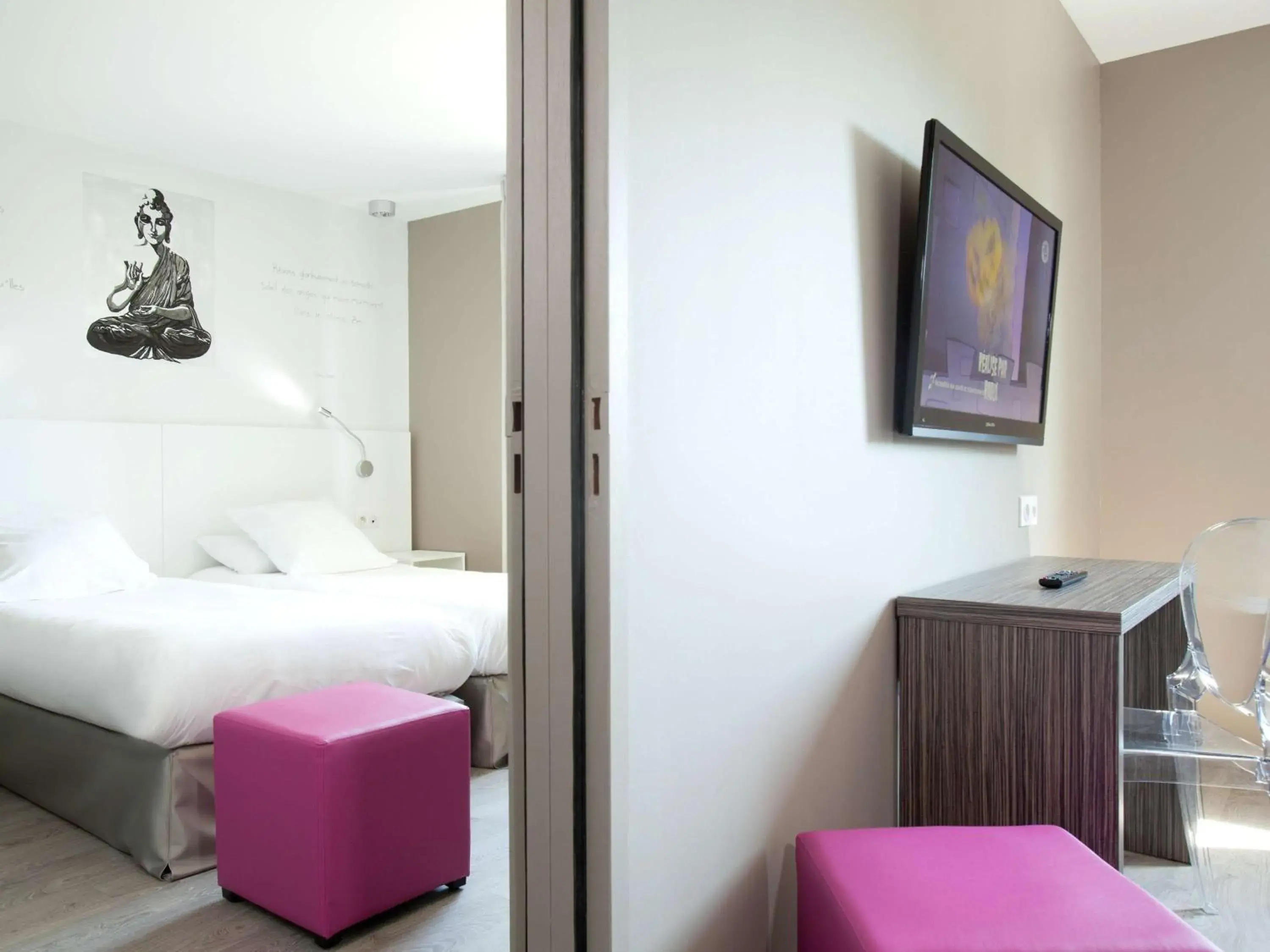 Photo of the whole room, Bed in ibis Styles Rennes St. Gregoire