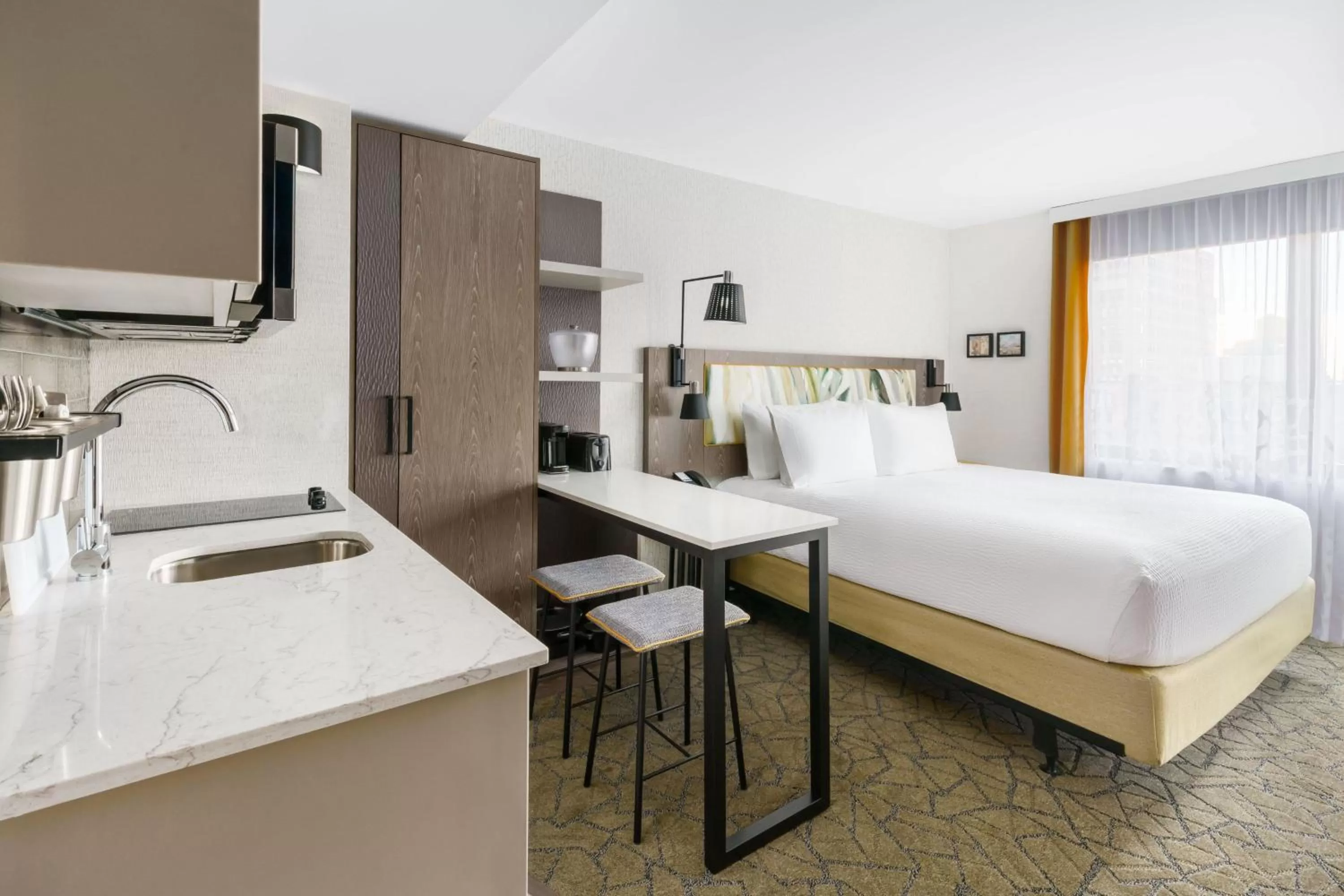 Kitchen or kitchenette, Bed in TownePlace Suites by Marriott New York Manhattan/Chelsea