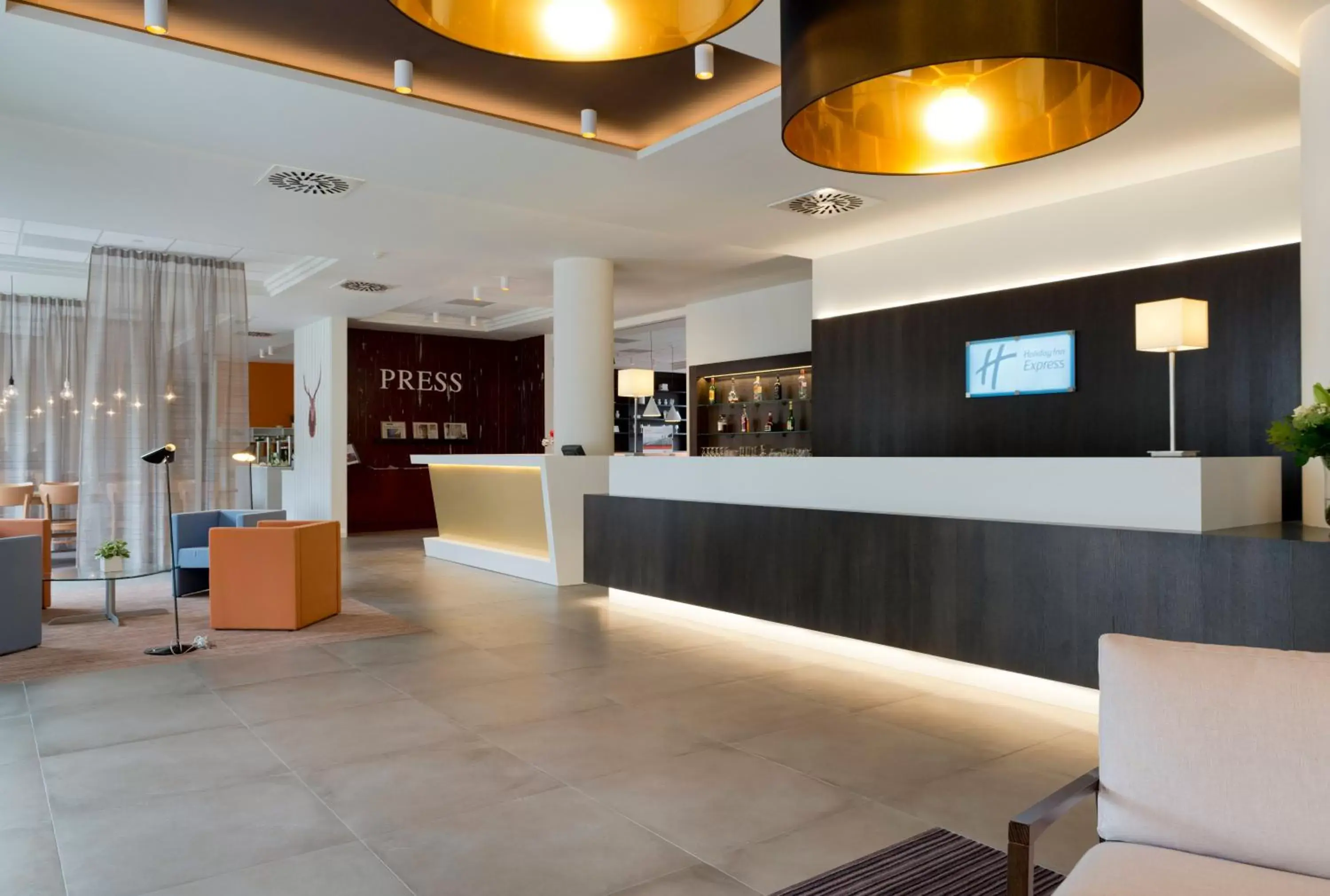 Property building, Lobby/Reception in Holiday Inn Express Antwerpen City North, an IHG Hotel