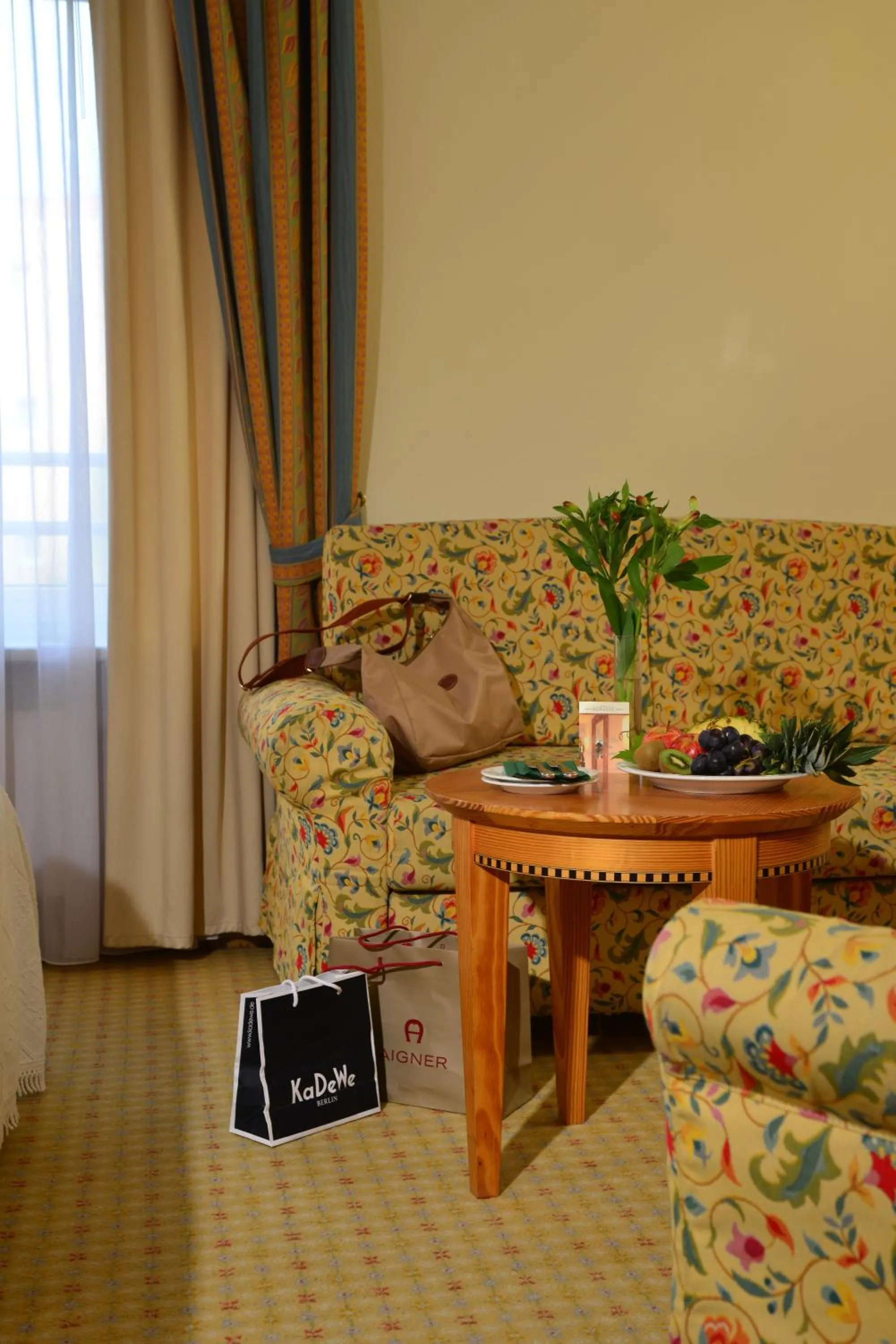 Seating area in Hotel Domicil Berlin by Golden Tulip