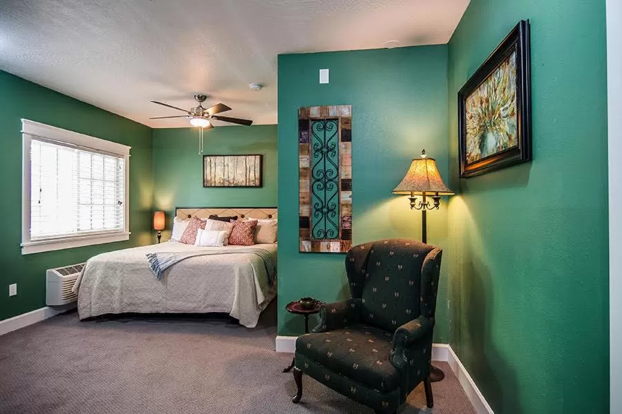 Bed in The Campbell House Inn