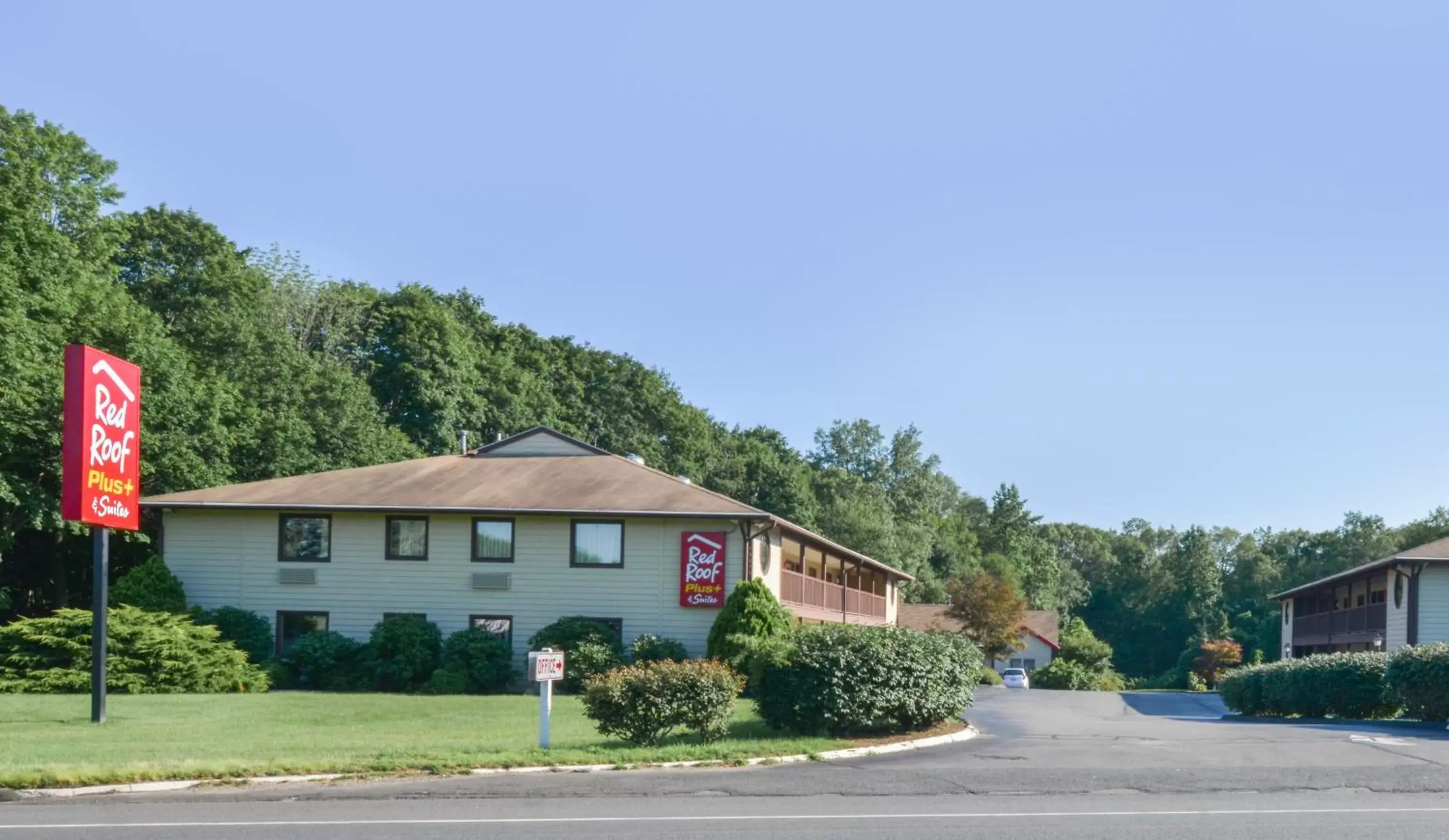 Property Building in Red Roof Inn PLUS+ & Suites Guilford