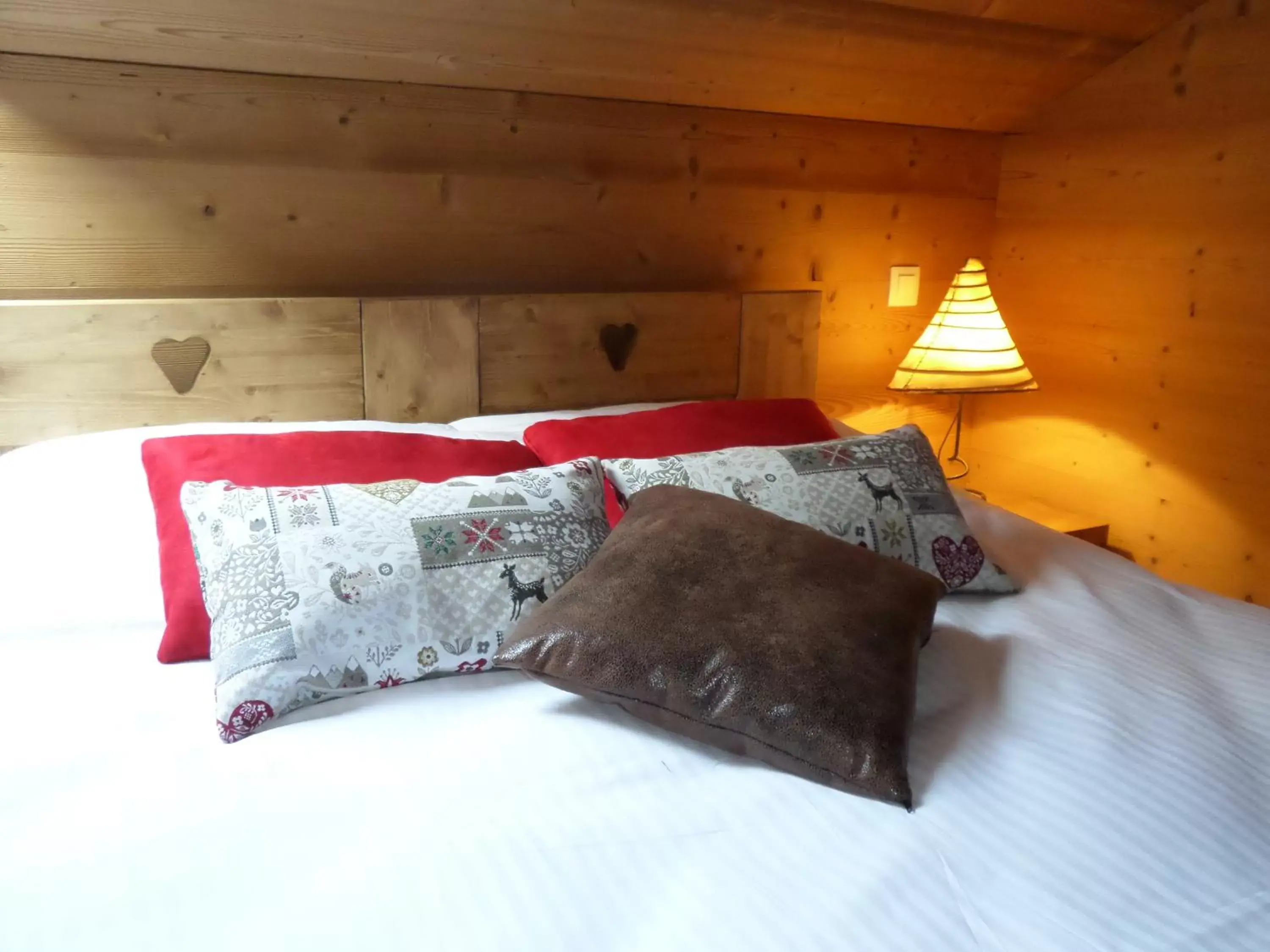 Bedroom, Bed in Auberge Du Fraizier